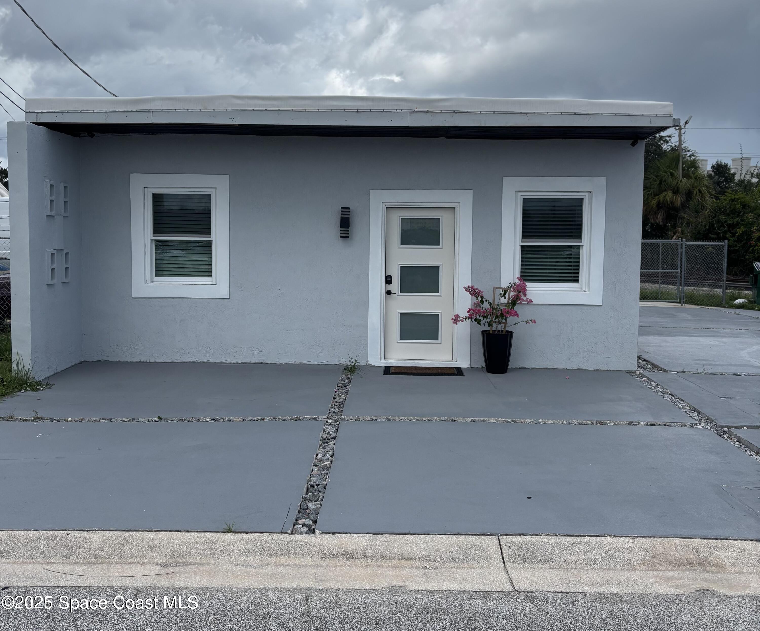 816 E Seminole Avenue