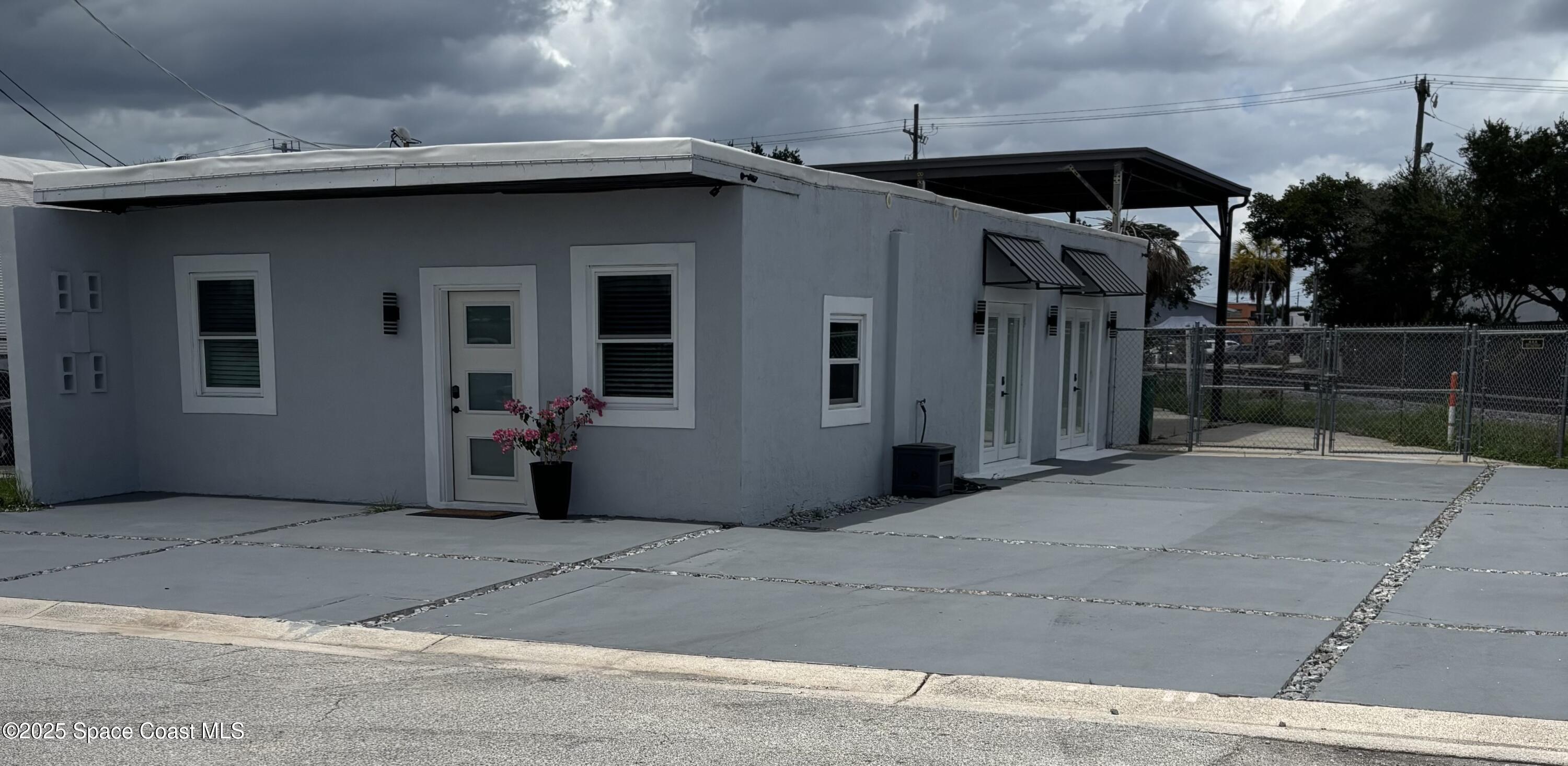 816 E Seminole Avenue