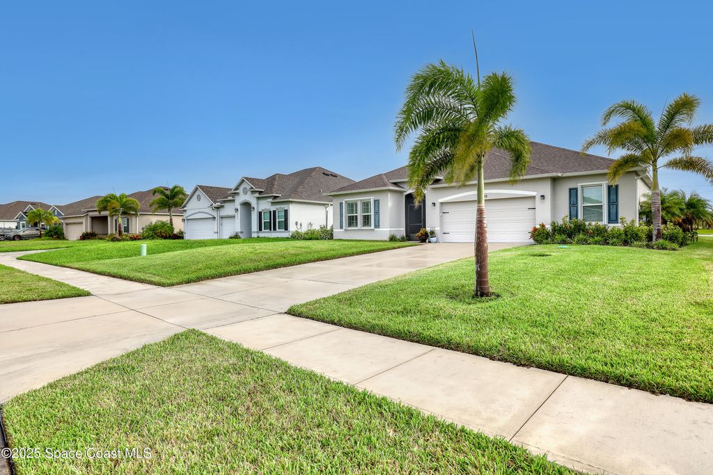 Photo of 4428 Lago Vista Drive, Micco, FL 32976 (MLS # 1059401)