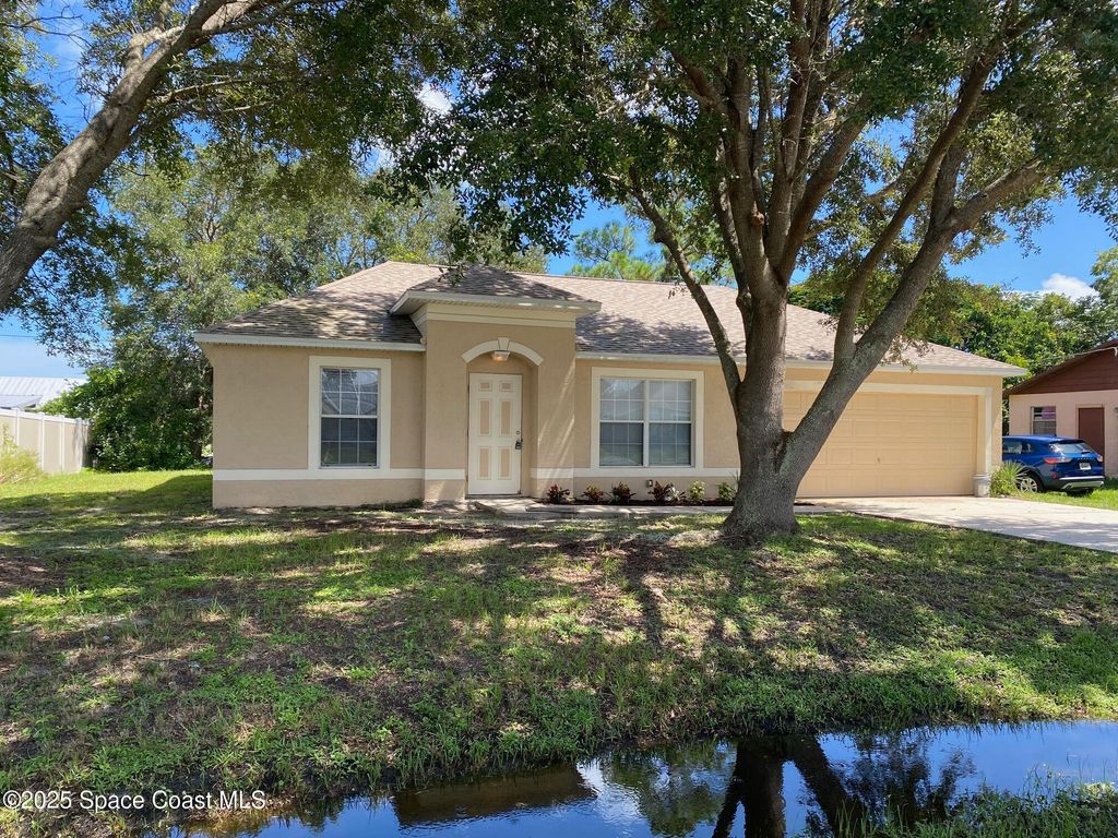 Photo of 147 Oakcrest Avenue NE, Palm Bay, FL 32907 (MLS # 1057187)
