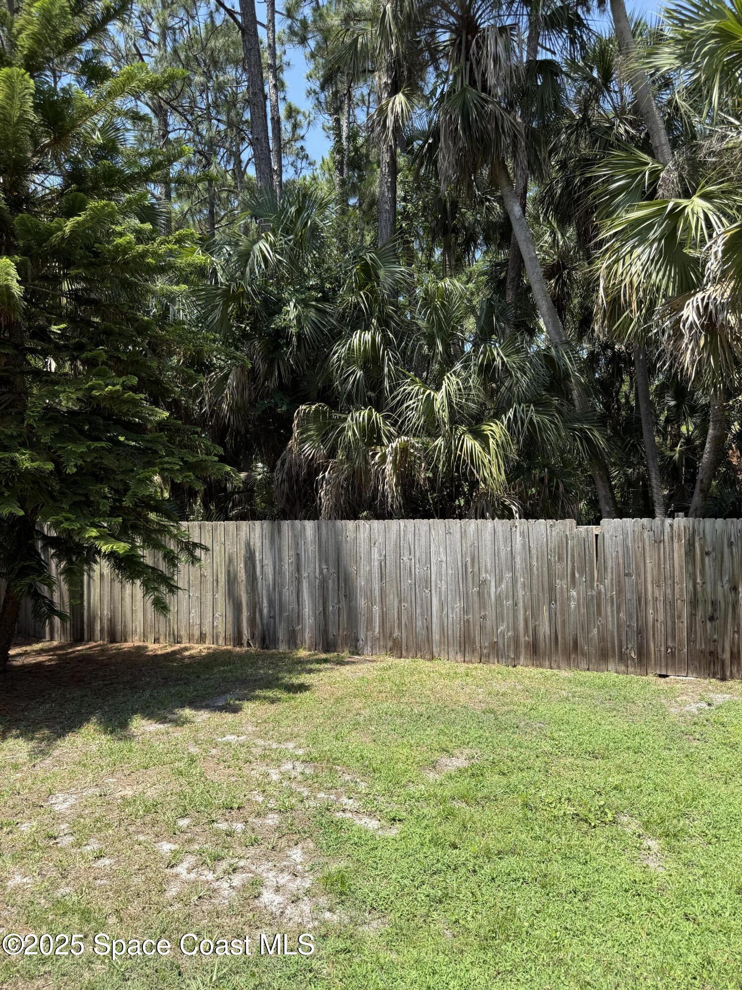 1821 Live Oak Drive S