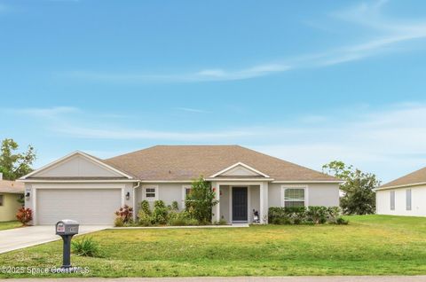 Photo of 808 Grandeur Street Street SE, Palm Bay, FL 32909 (MLS # 1063743)