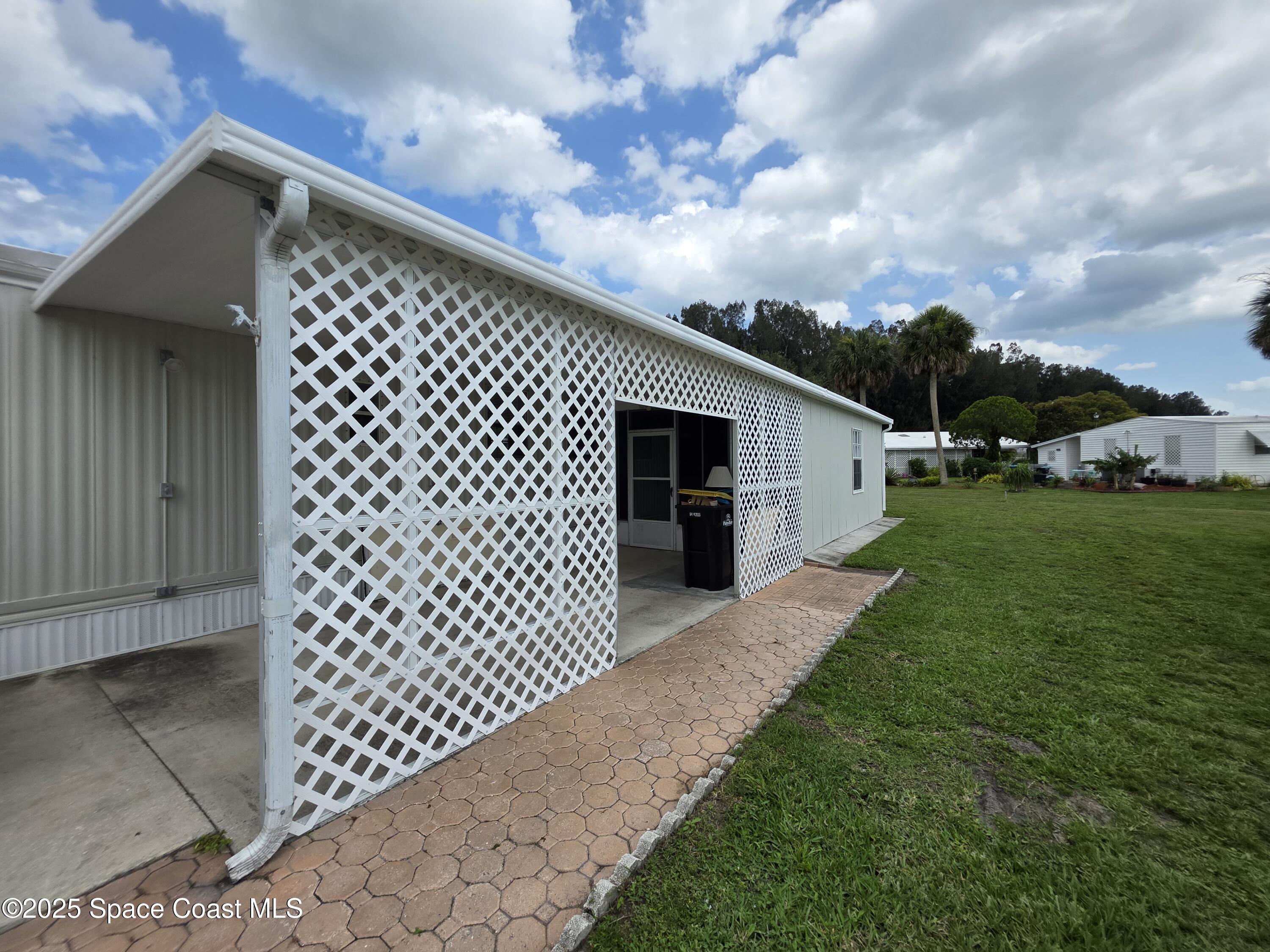 126 Holiday Park Boulevard NE