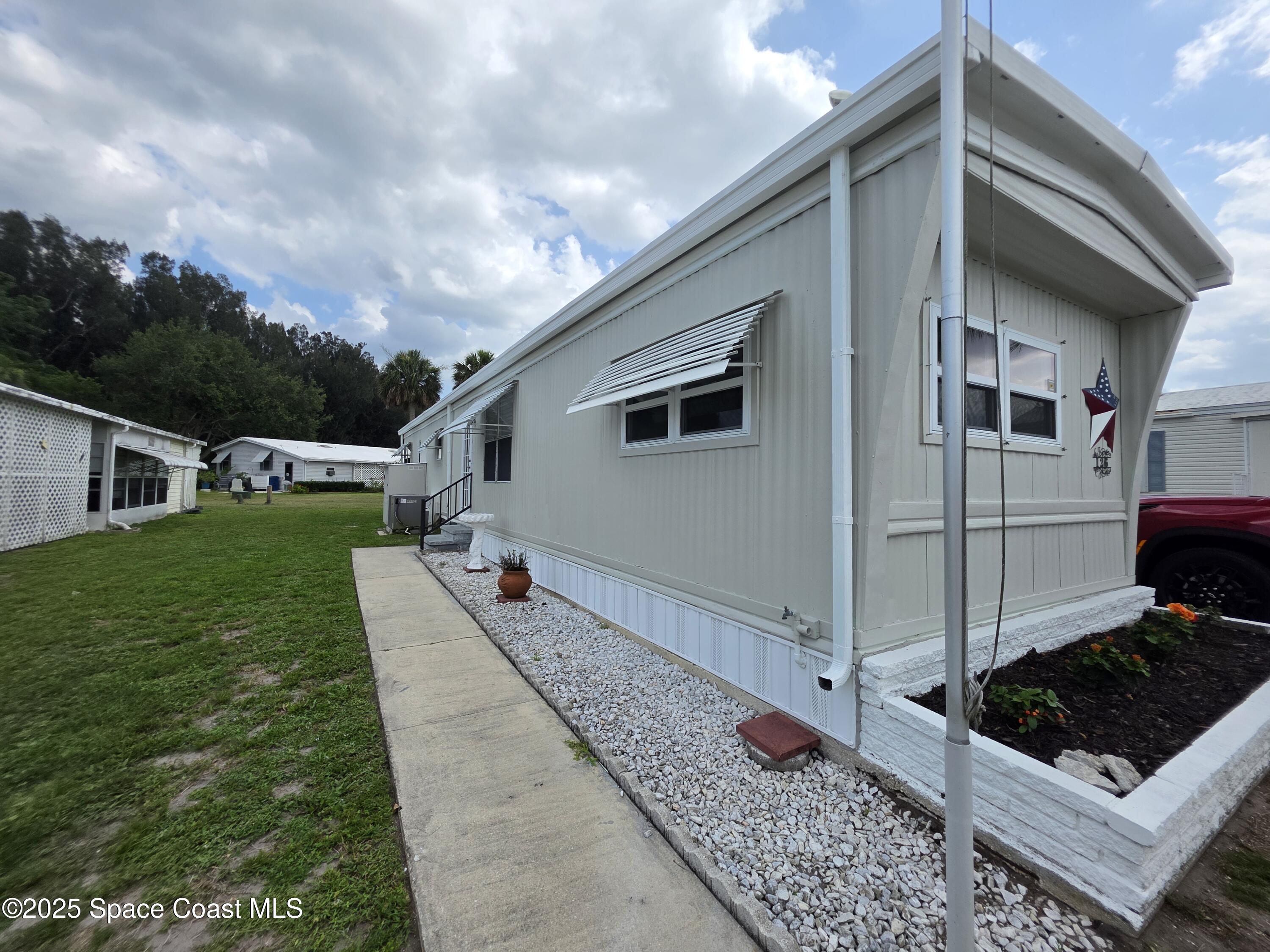 126 Holiday Park Boulevard NE