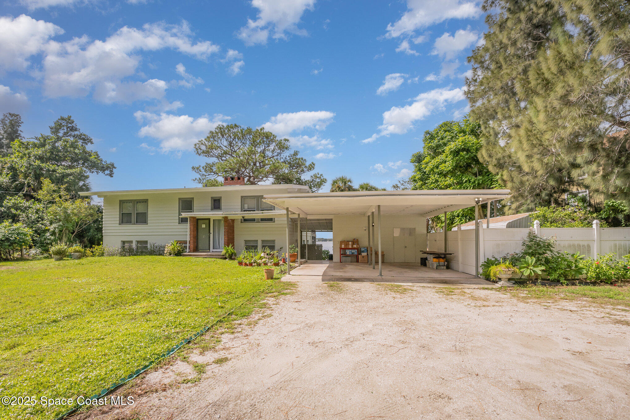 327 S Tropical Trail