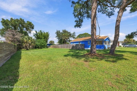Photo of 218 E Fee Avenue, Melbourne, FL 32901 (MLS # 1088734)