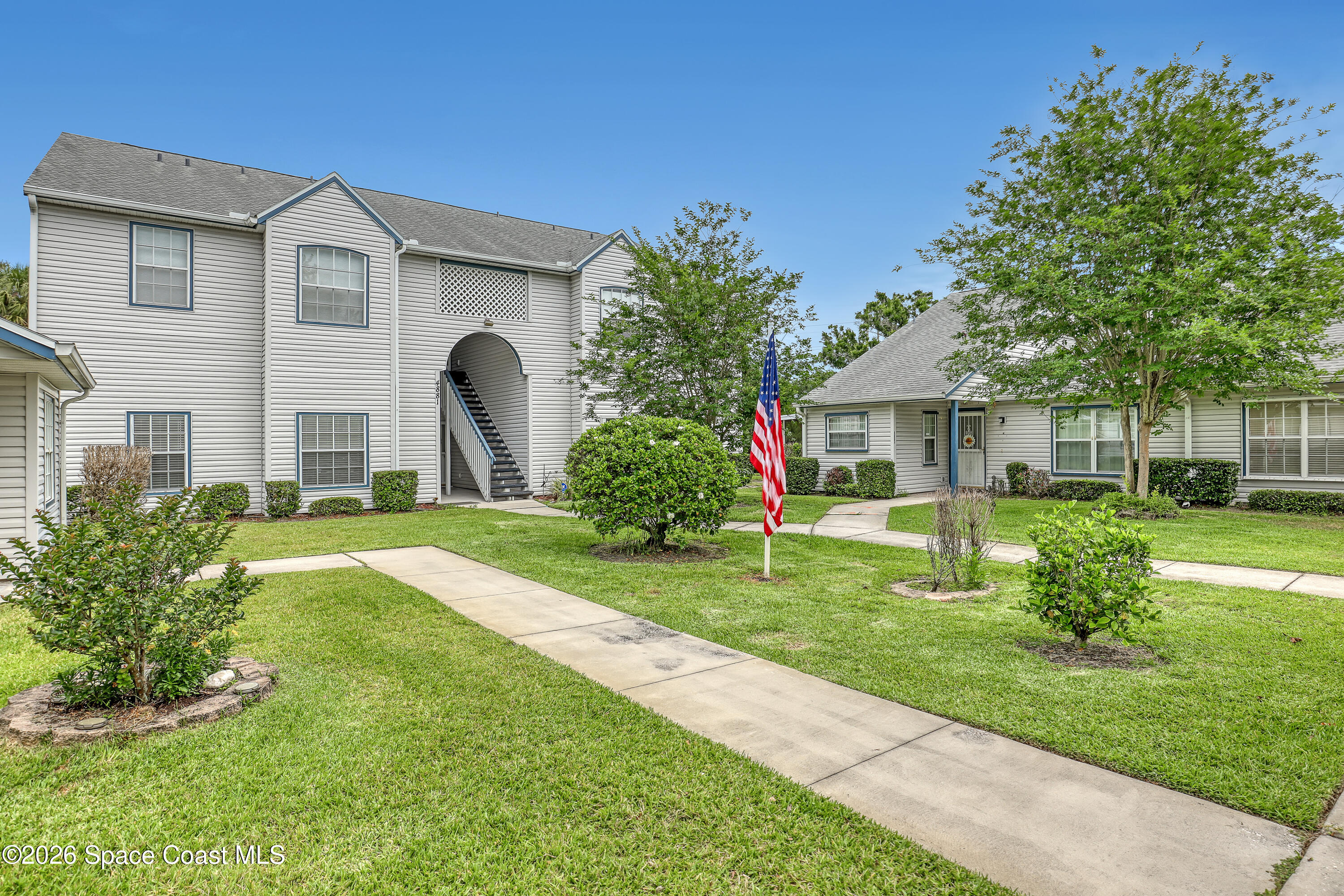 4881 Lake Waterford Way W 3-208
