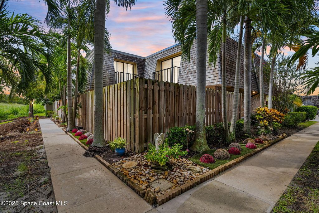 Photo of 375 S Waverly Place #1, Vero Beach, FL 32960 (MLS # 1058697)