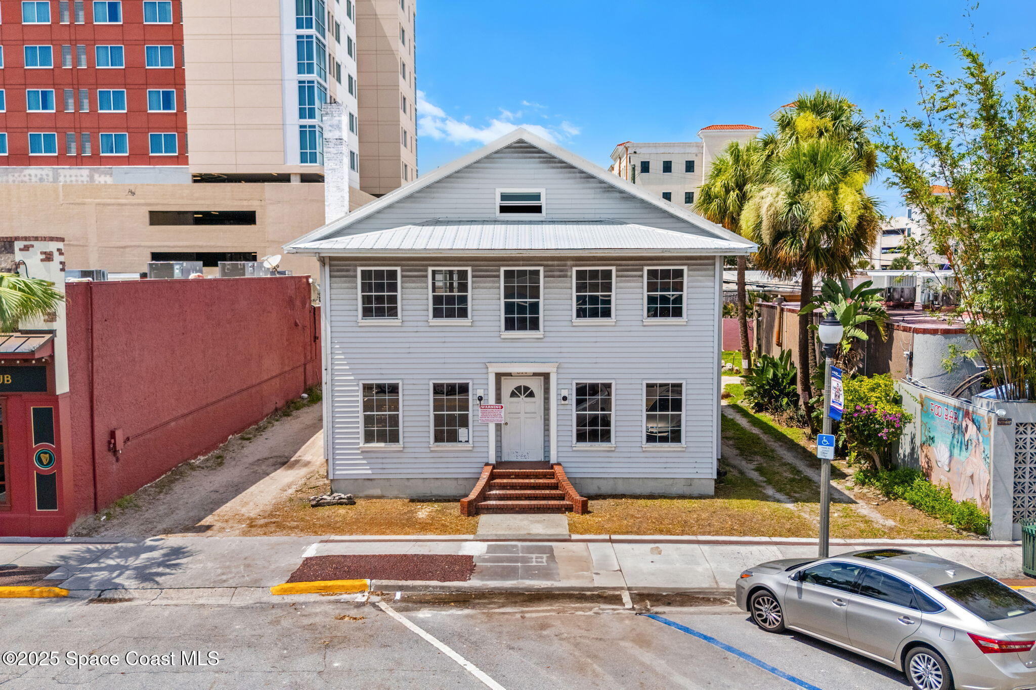 814 E New Haven Avenue