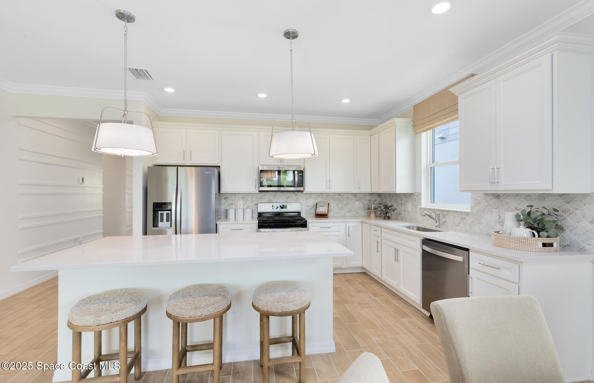 2555 Crisp Tide Way