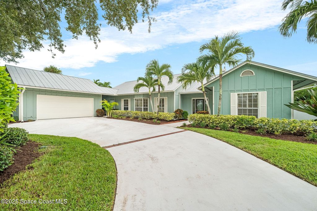 Photo of 38 Cache Cay Drive, Vero Beach, FL 32963 (MLS # 1058079)