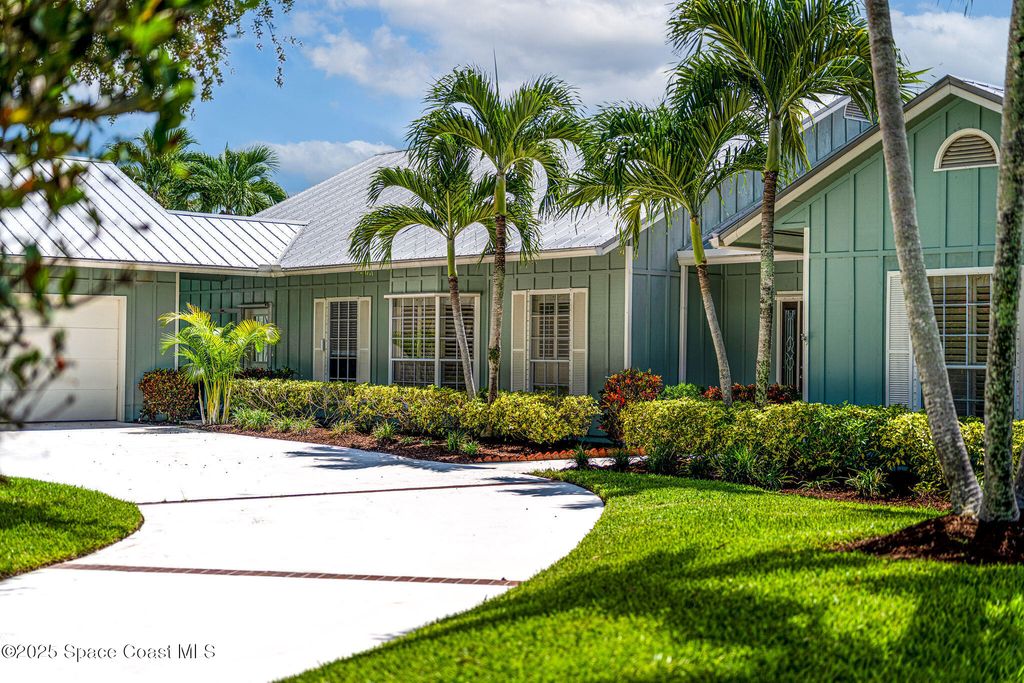 Photo of 38 Cache Cay Drive, Vero Beach, FL 32963 (MLS # 1058079)