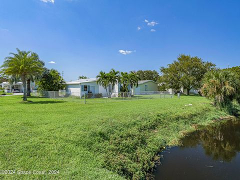 A home in Barefoot Bay