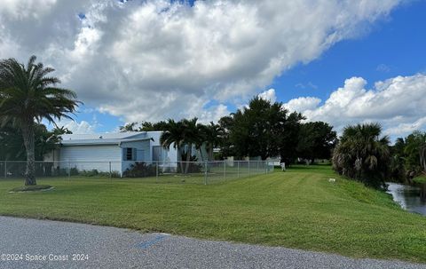 A home in Barefoot Bay