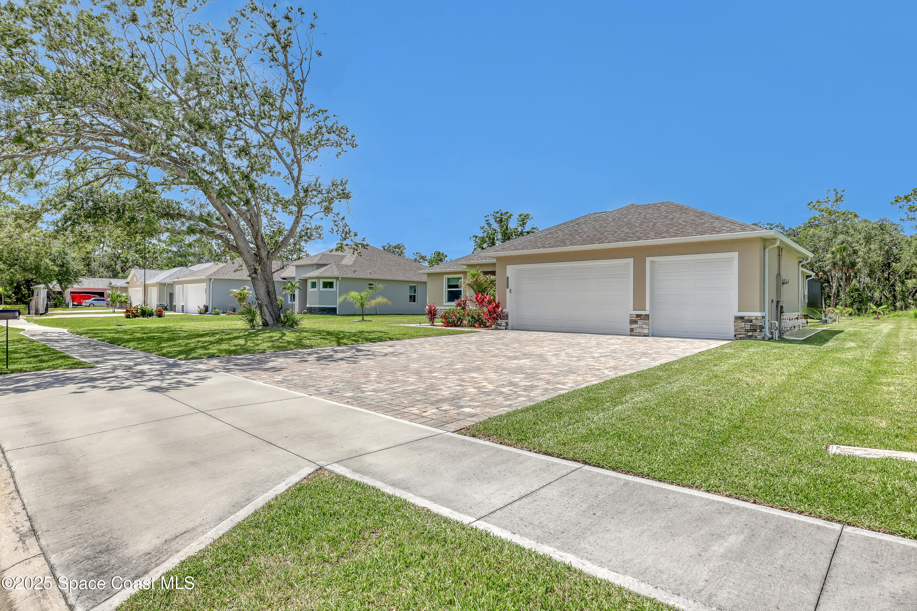 1841 Market Circle NE