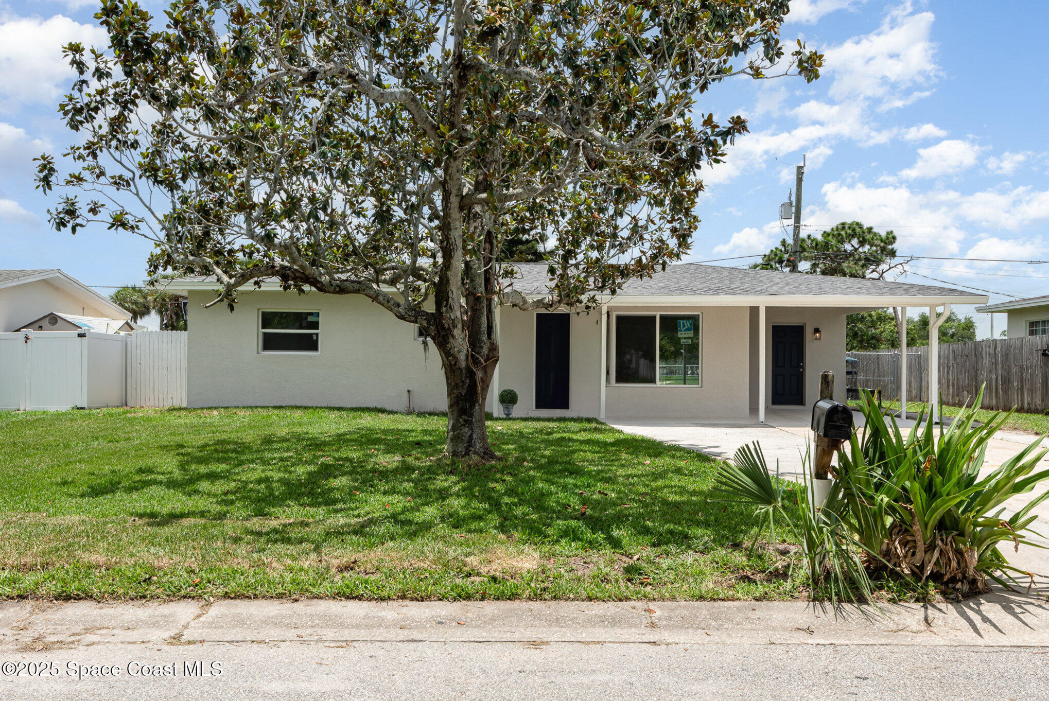 878 Iroquois Avenue