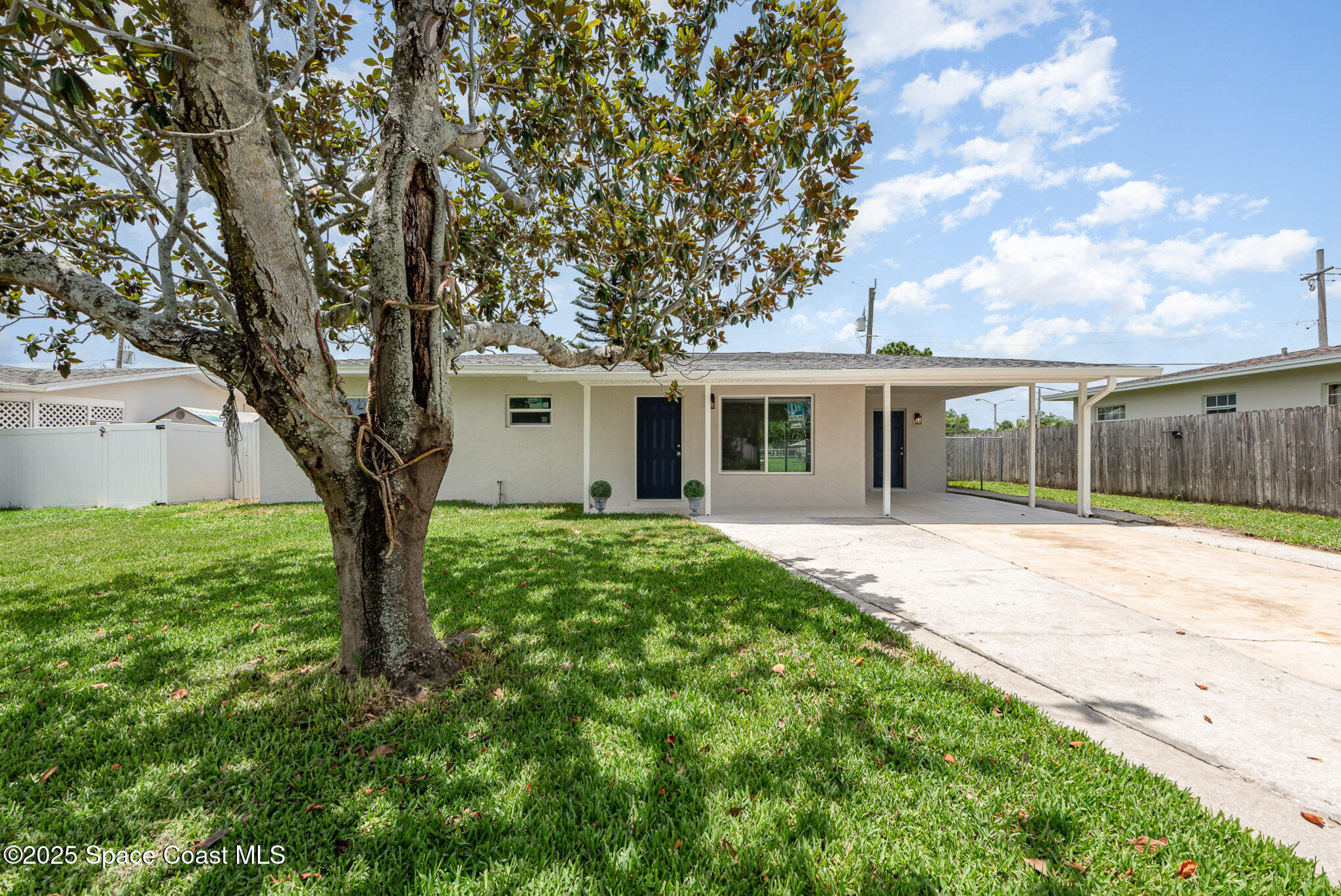 878 Iroquois Avenue