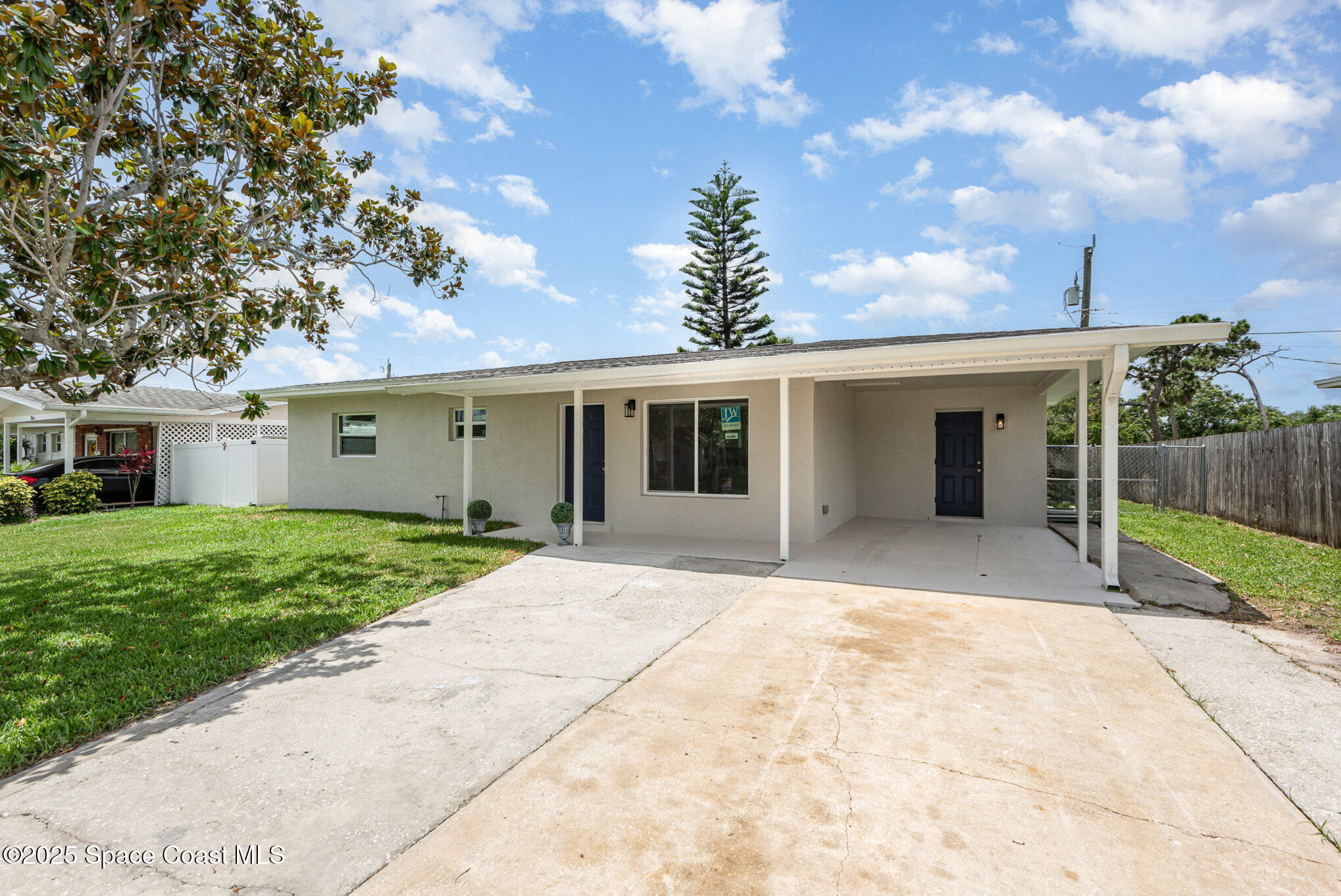 878 Iroquois Avenue