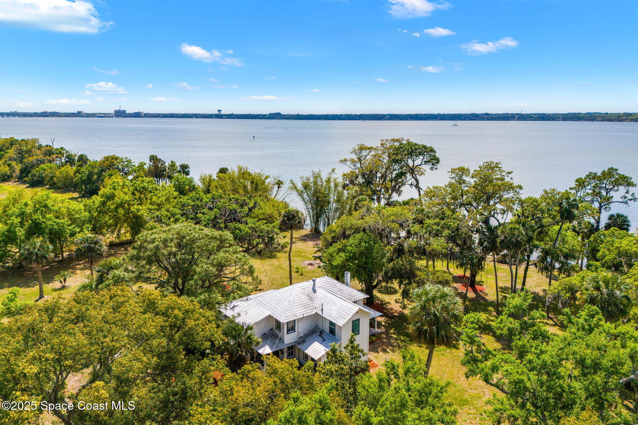 1605 N Tropical Trail