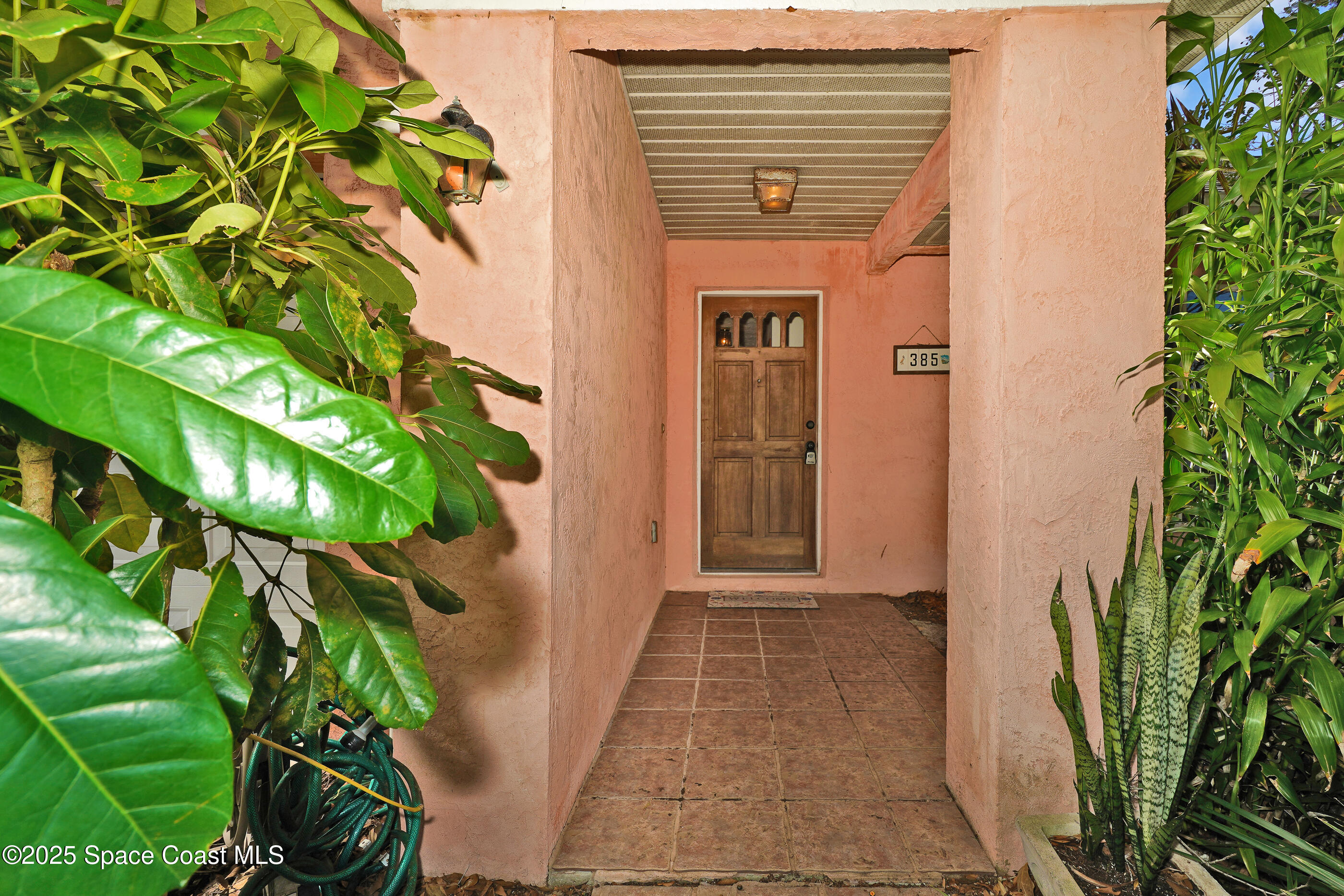 385 Island Oaks Place