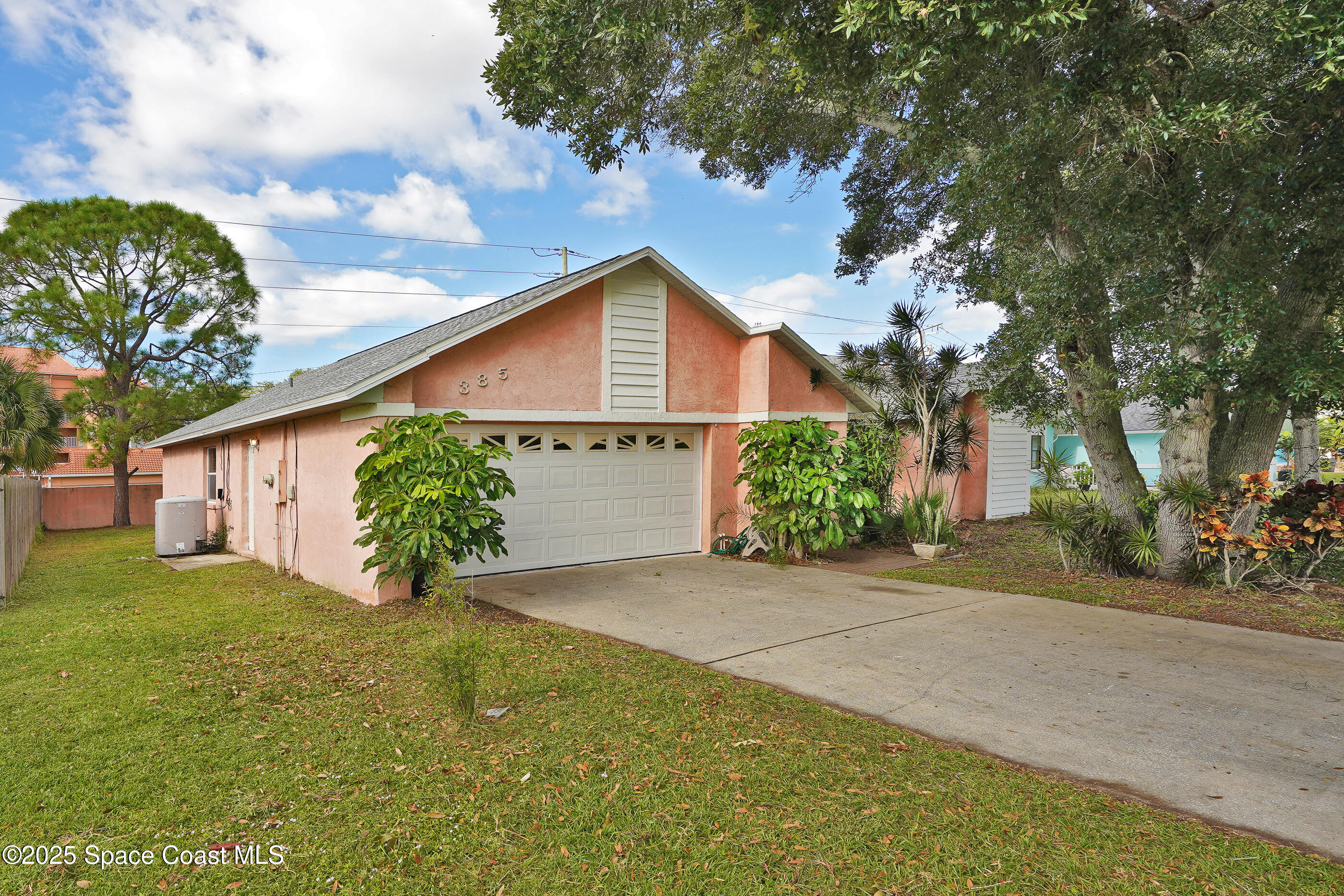 385 Island Oaks Place