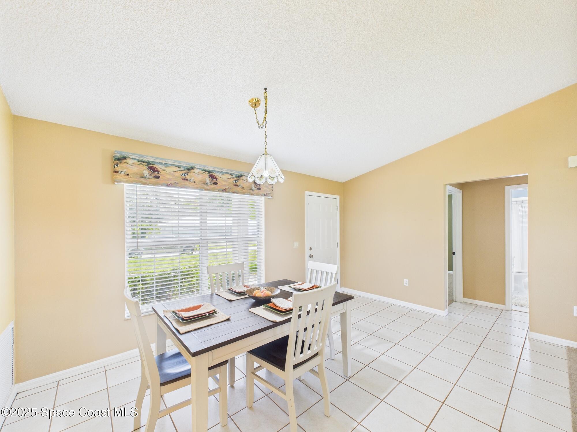 552 Biscayne Ln Lane