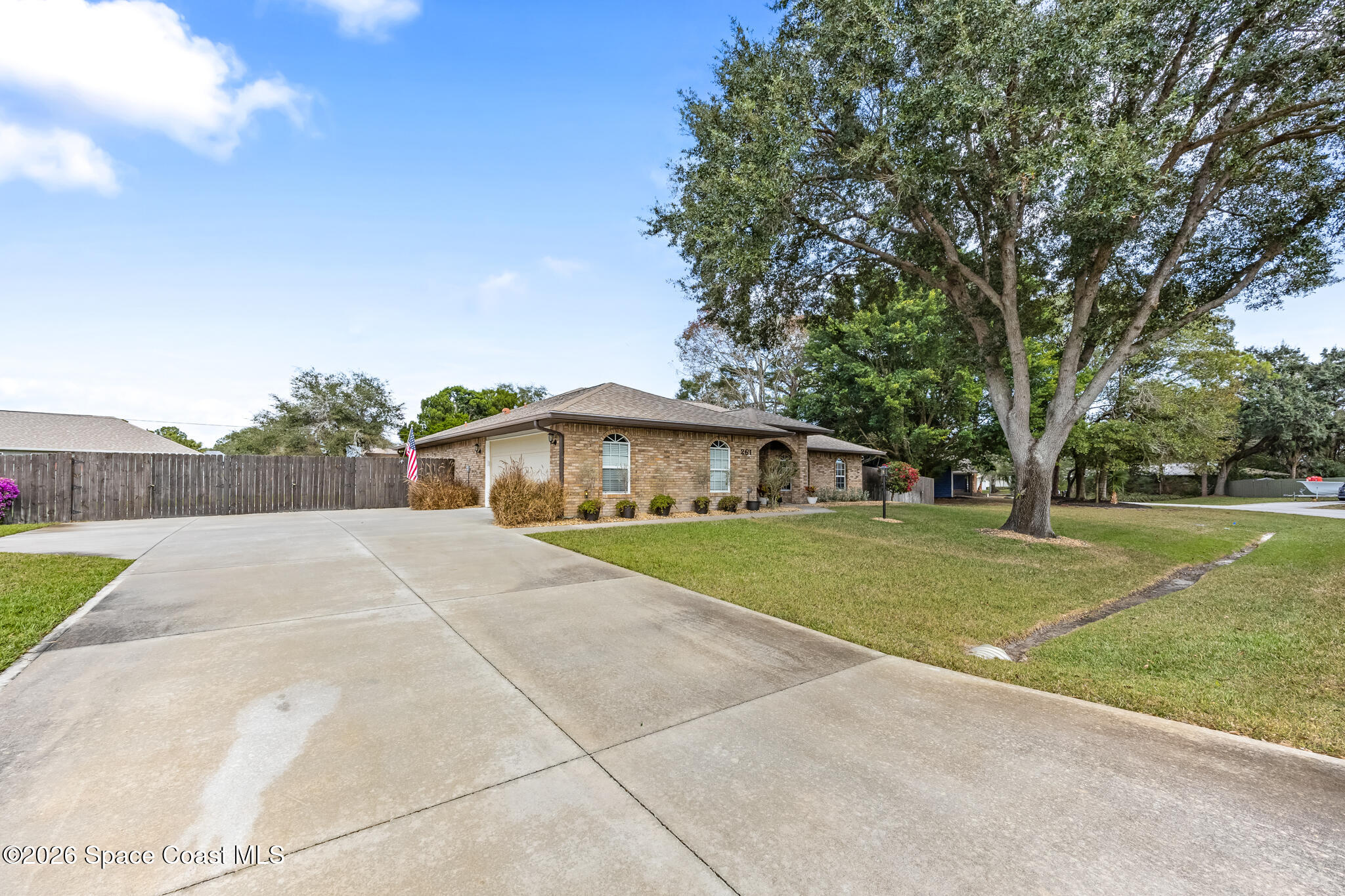 261 Naylor Street NE