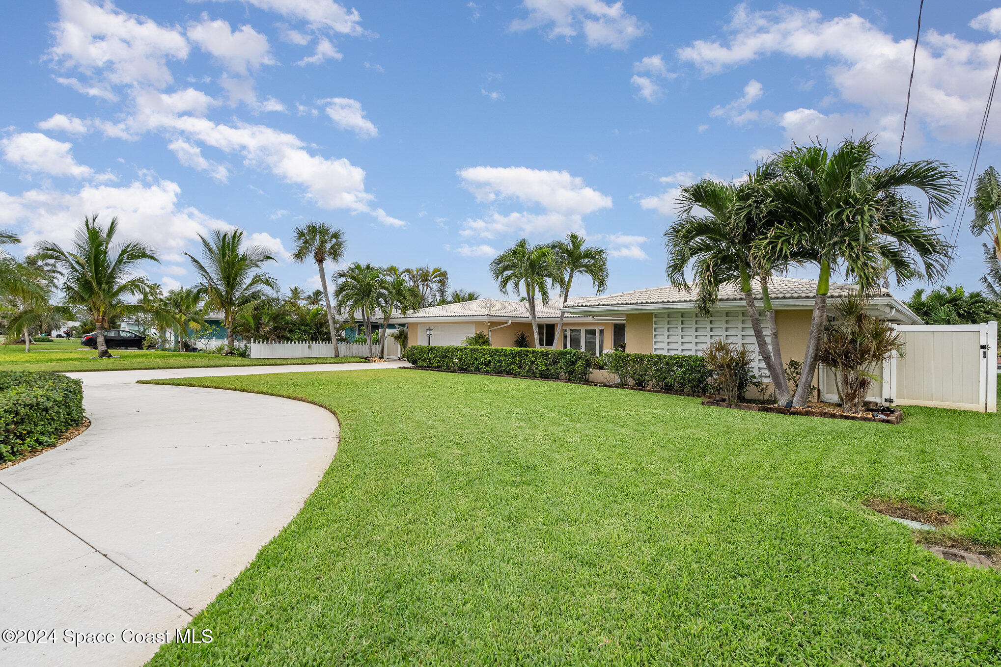 145 Bahama Boulevard