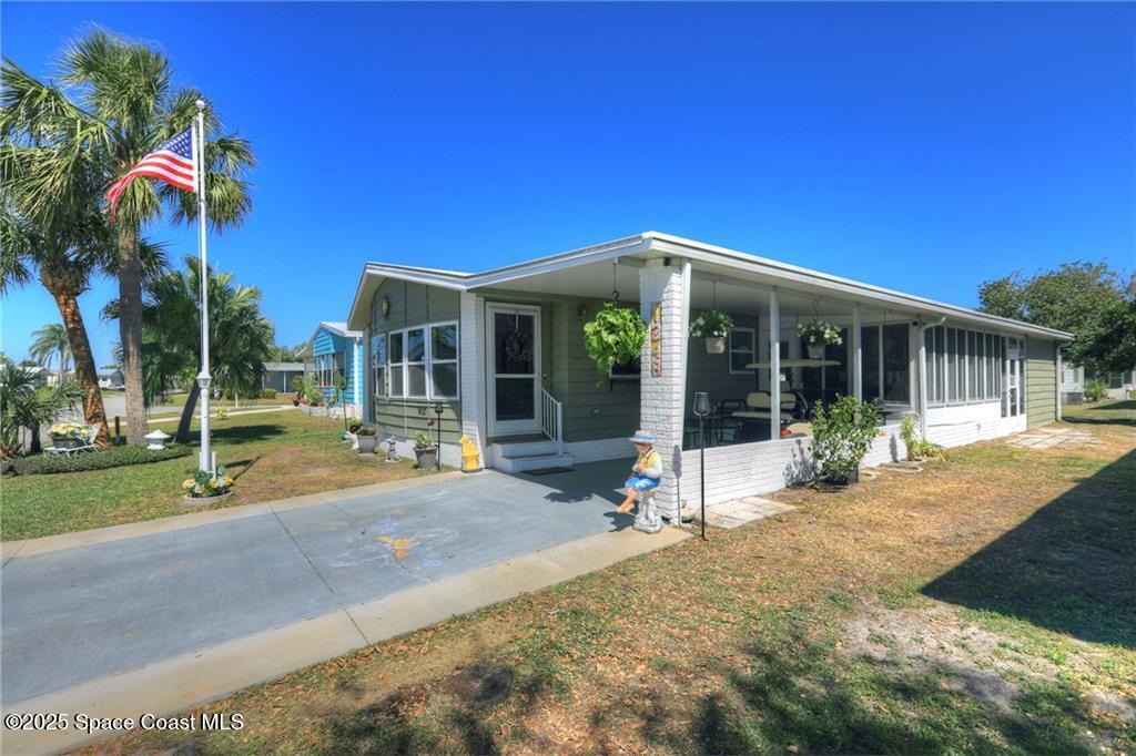 903 Oleander Circle