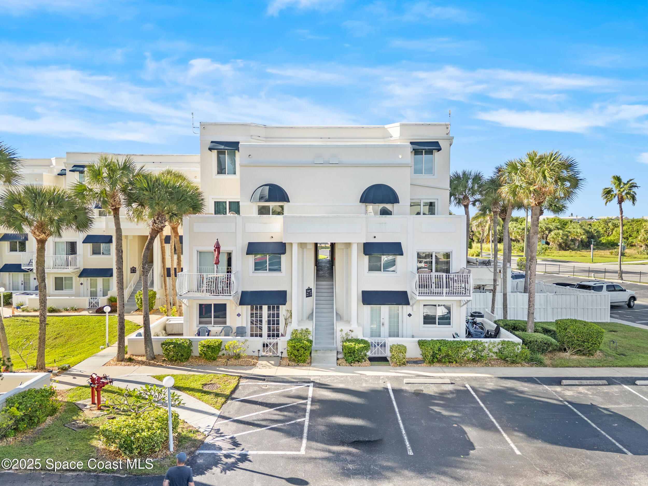 8600 Ridgewood Avenue 3310