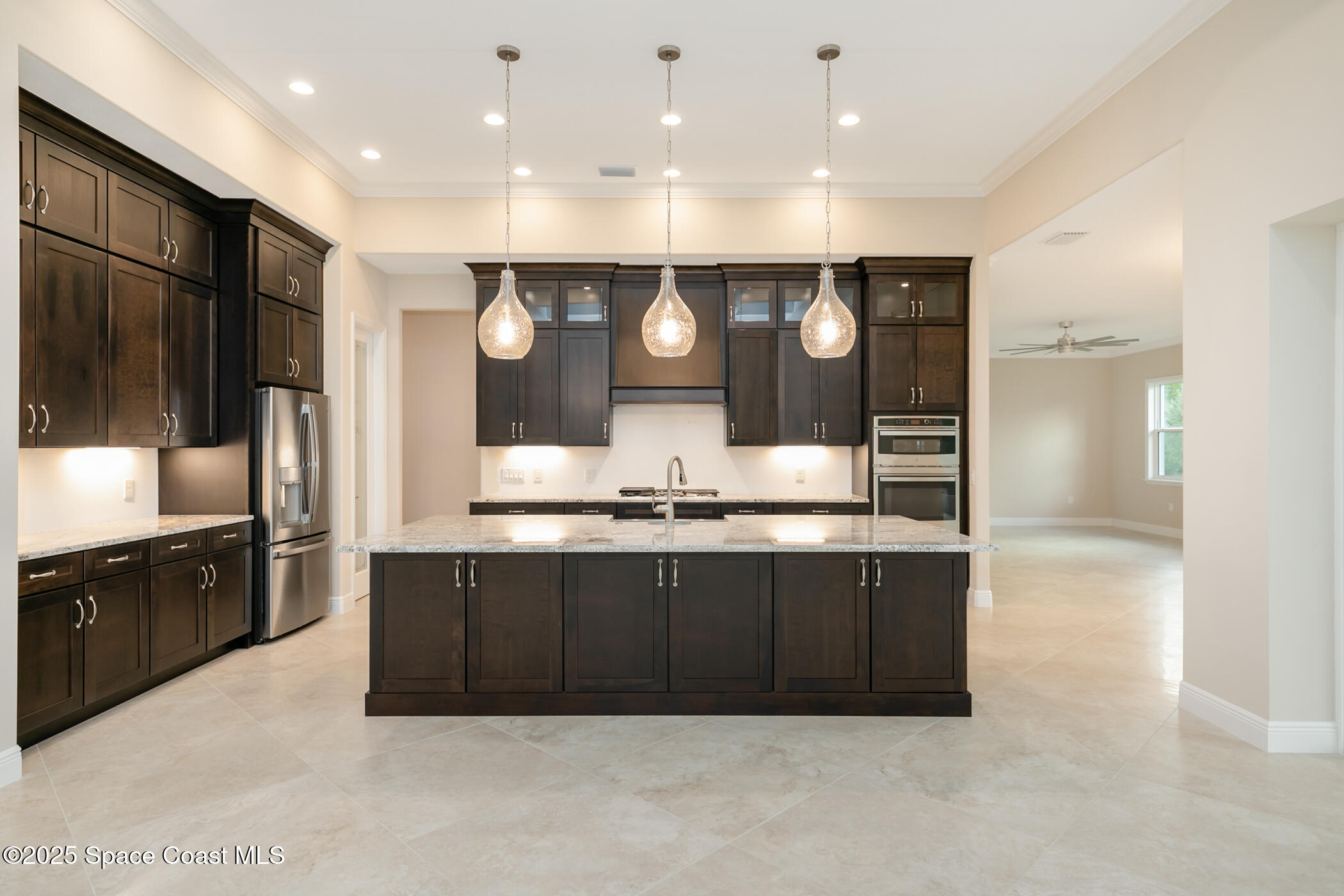 1081 Italia Court