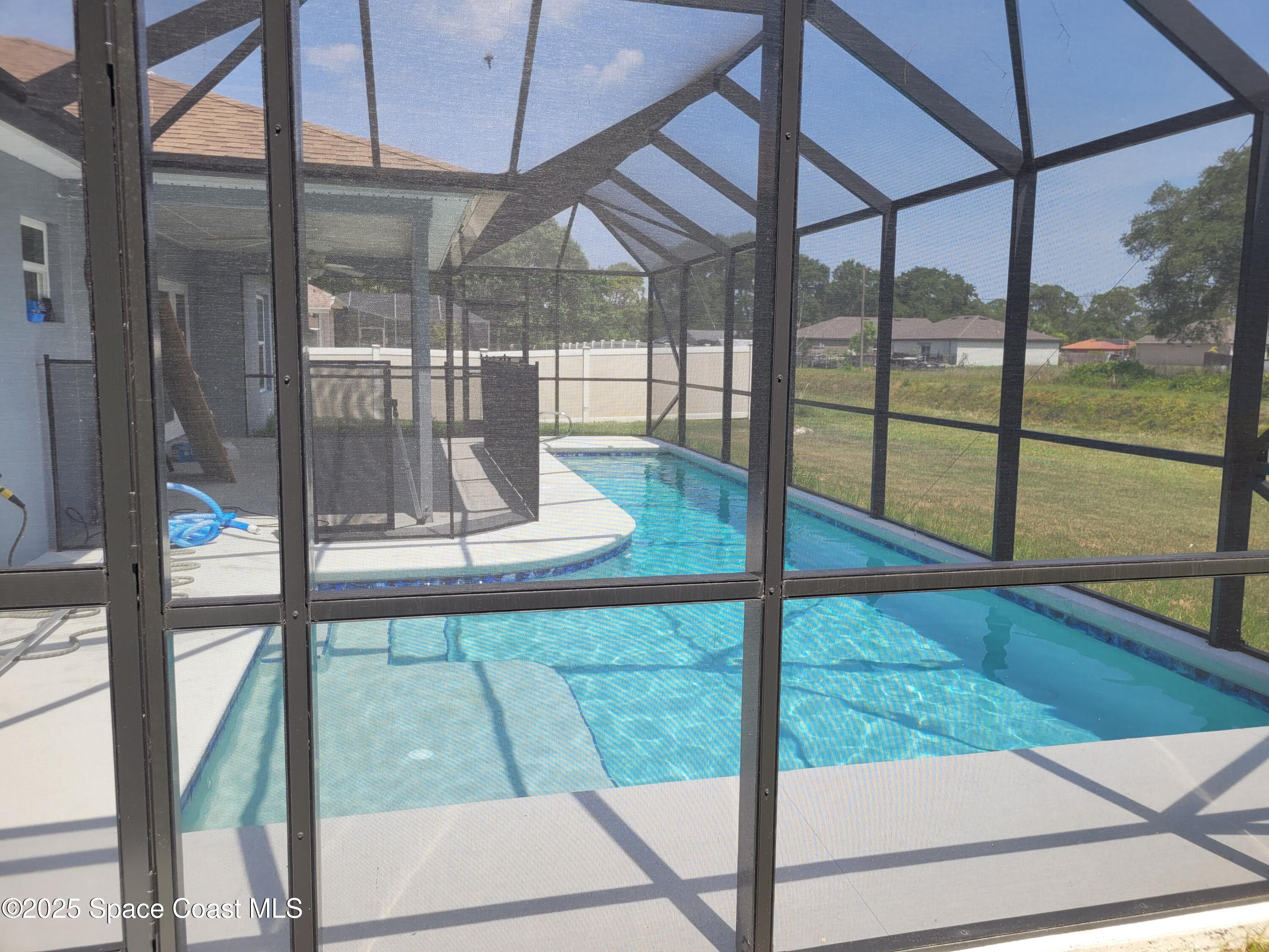 766 Tooley Road SW