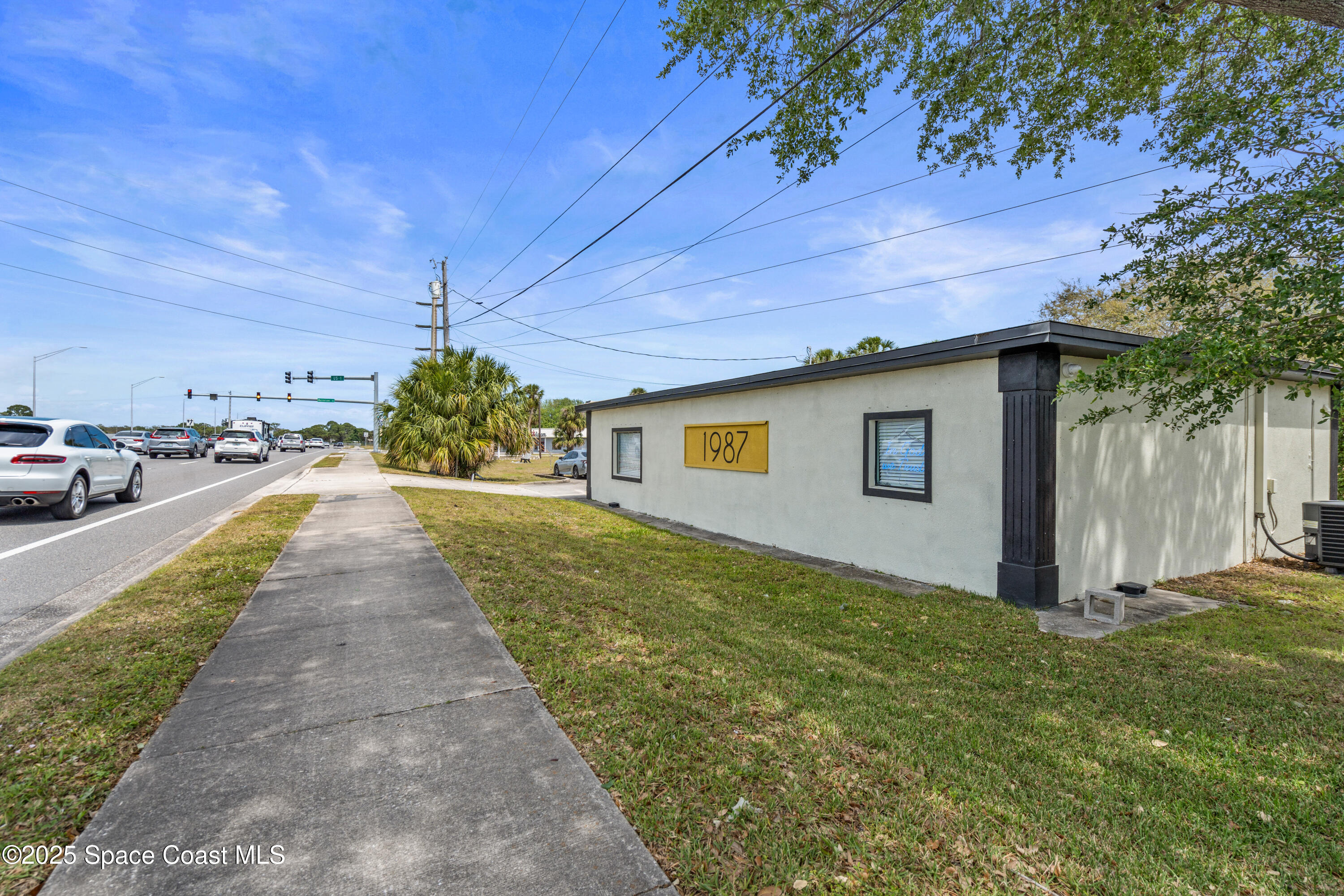 1987 N Harbor City Boulevard