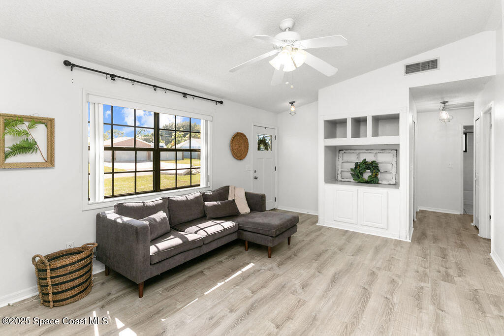 4660 Sugartown Street