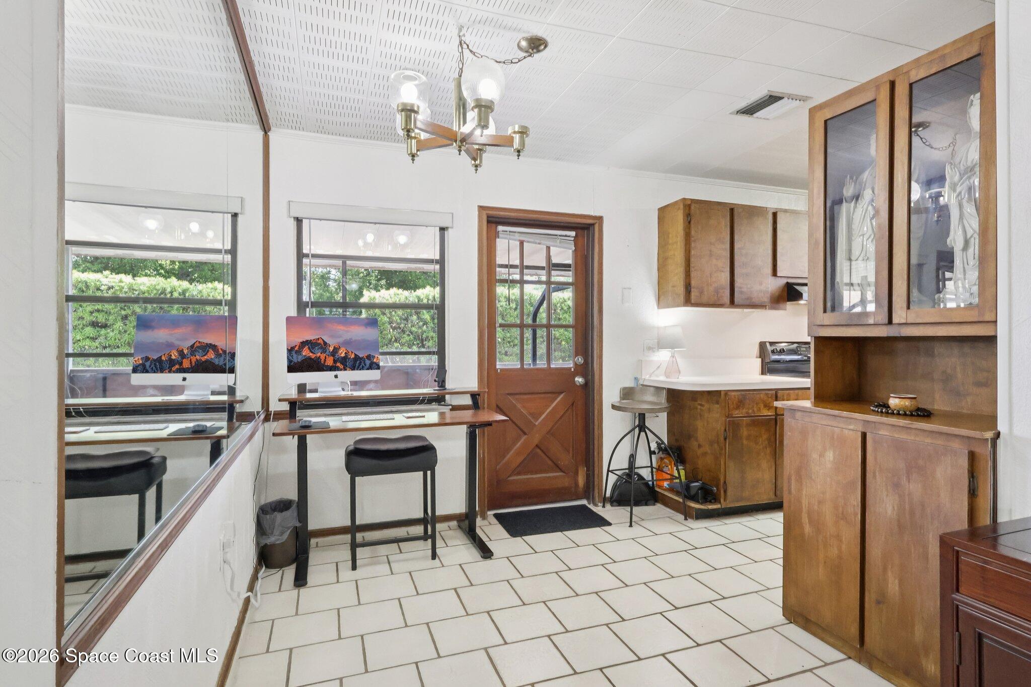 1529 Mac Arthur Lane