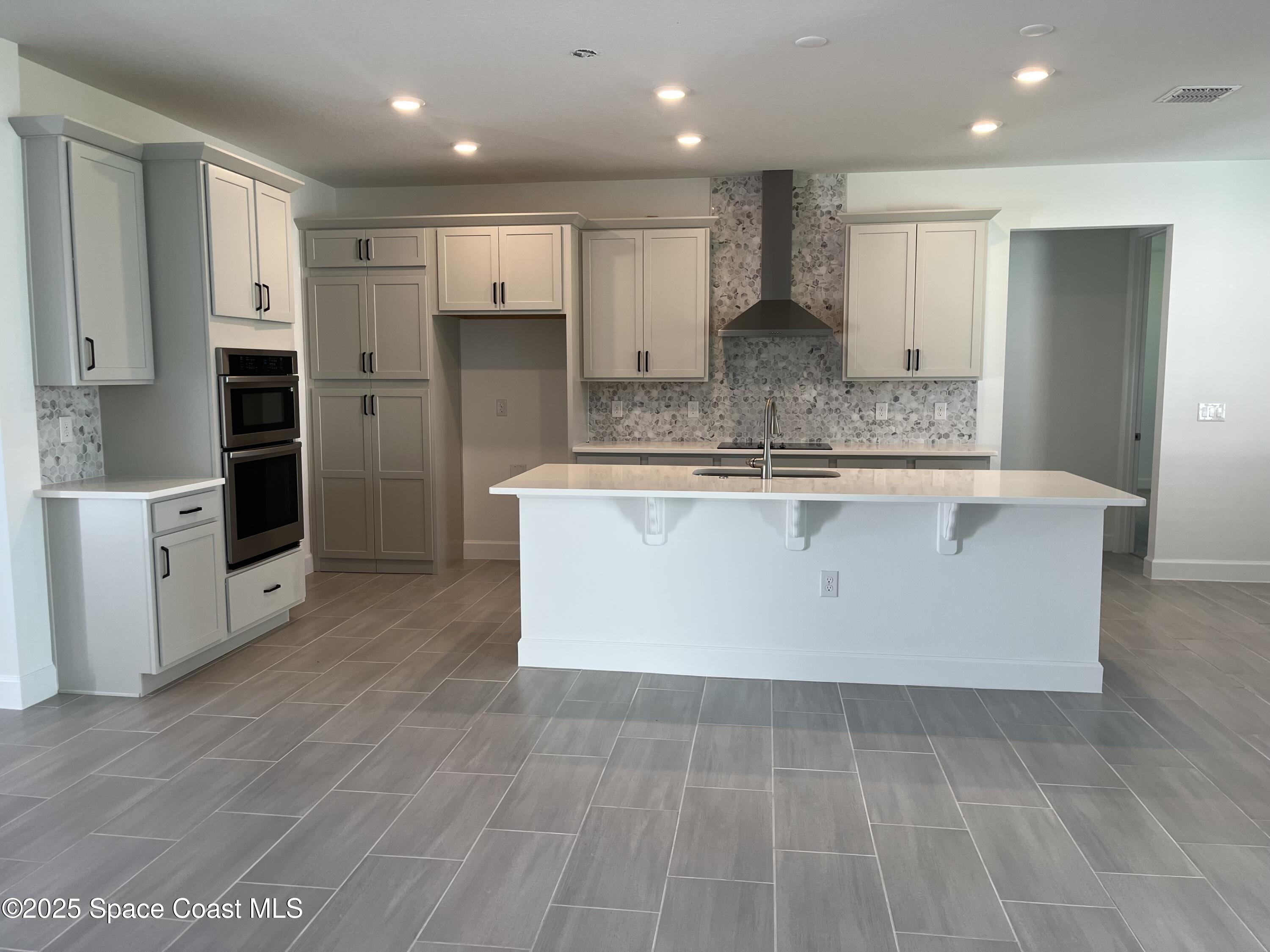 1034 Connolly Lane NE