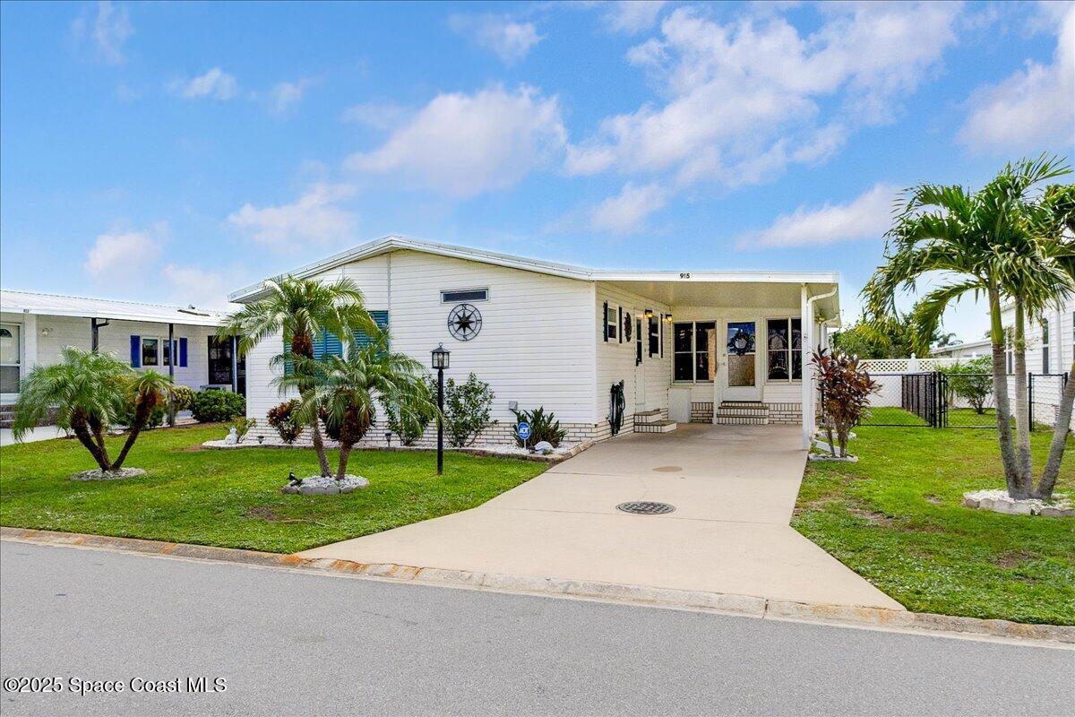 915 Hyacinth Circle