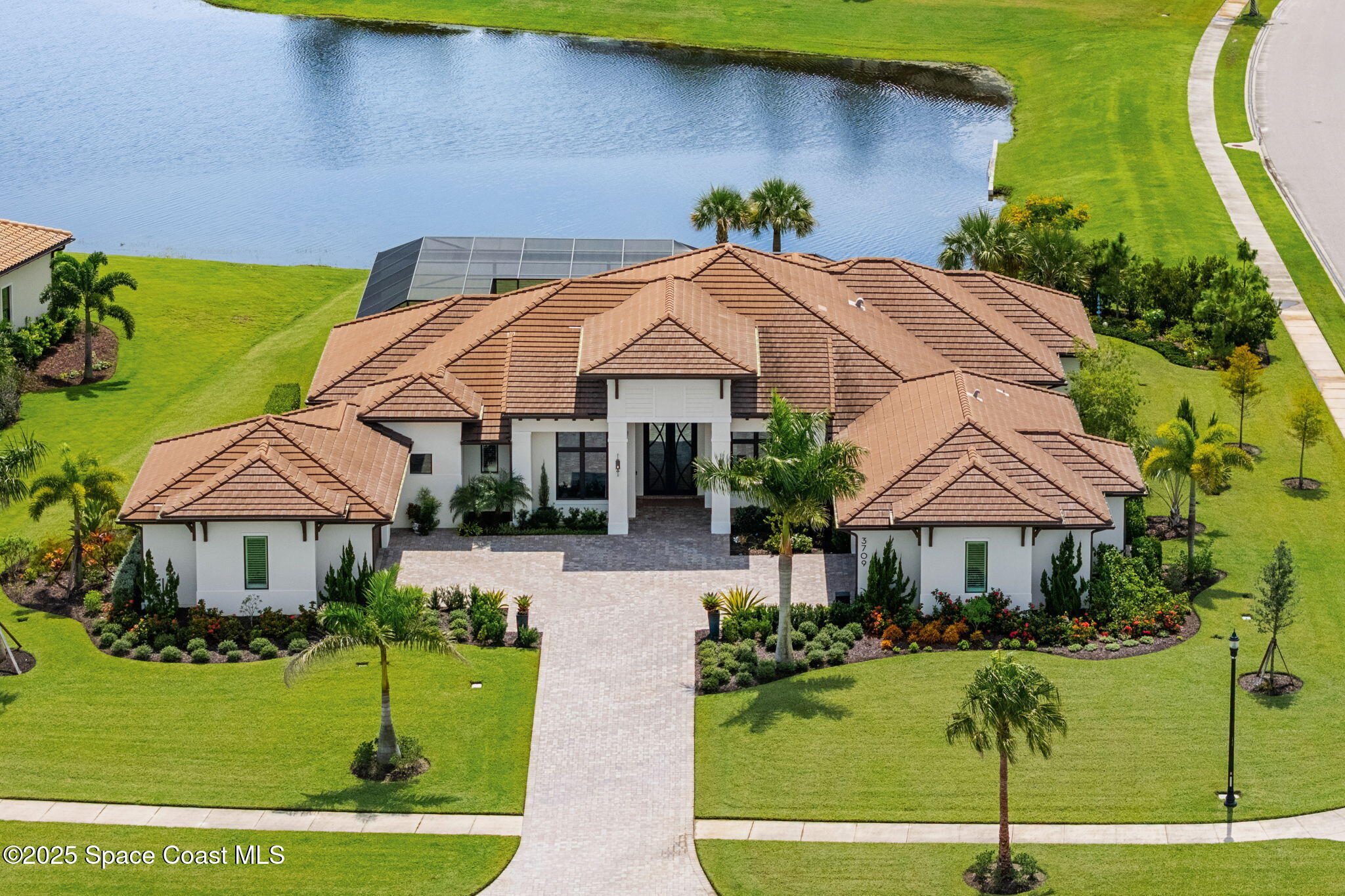 3709 Lake Adelaide Place