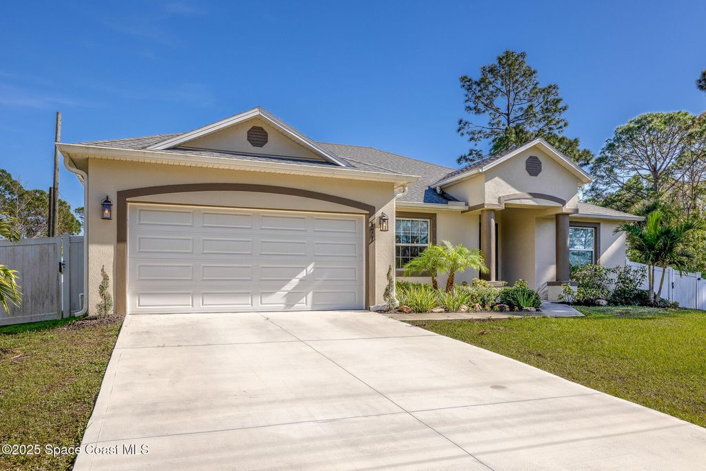 Photo of 171 Hurley Boulevard SW, Palm Bay, FL 32908 (MLS # 1059000)