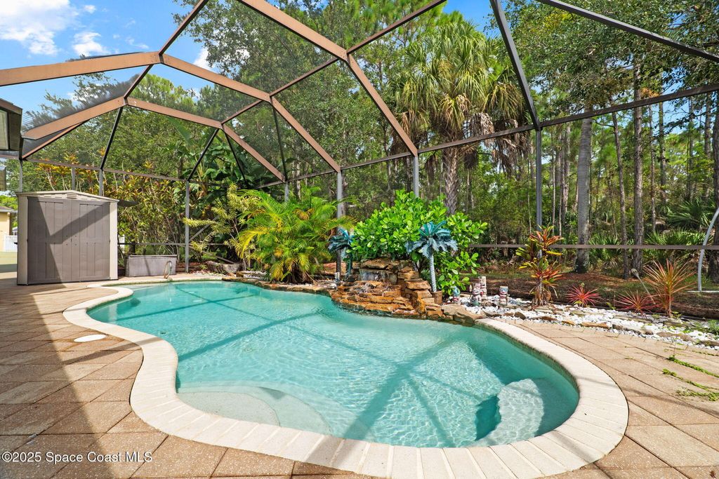 Photo of 439 Gardendale Circle SE, Palm Bay, FL 32909 (MLS # 1058575)