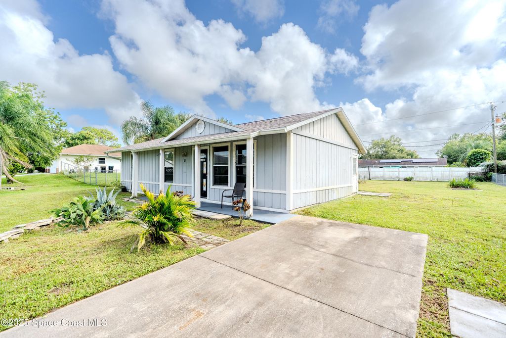 Photo of 530 Sherman Street SE, Palm Bay, FL 32909 (MLS # 1059328)