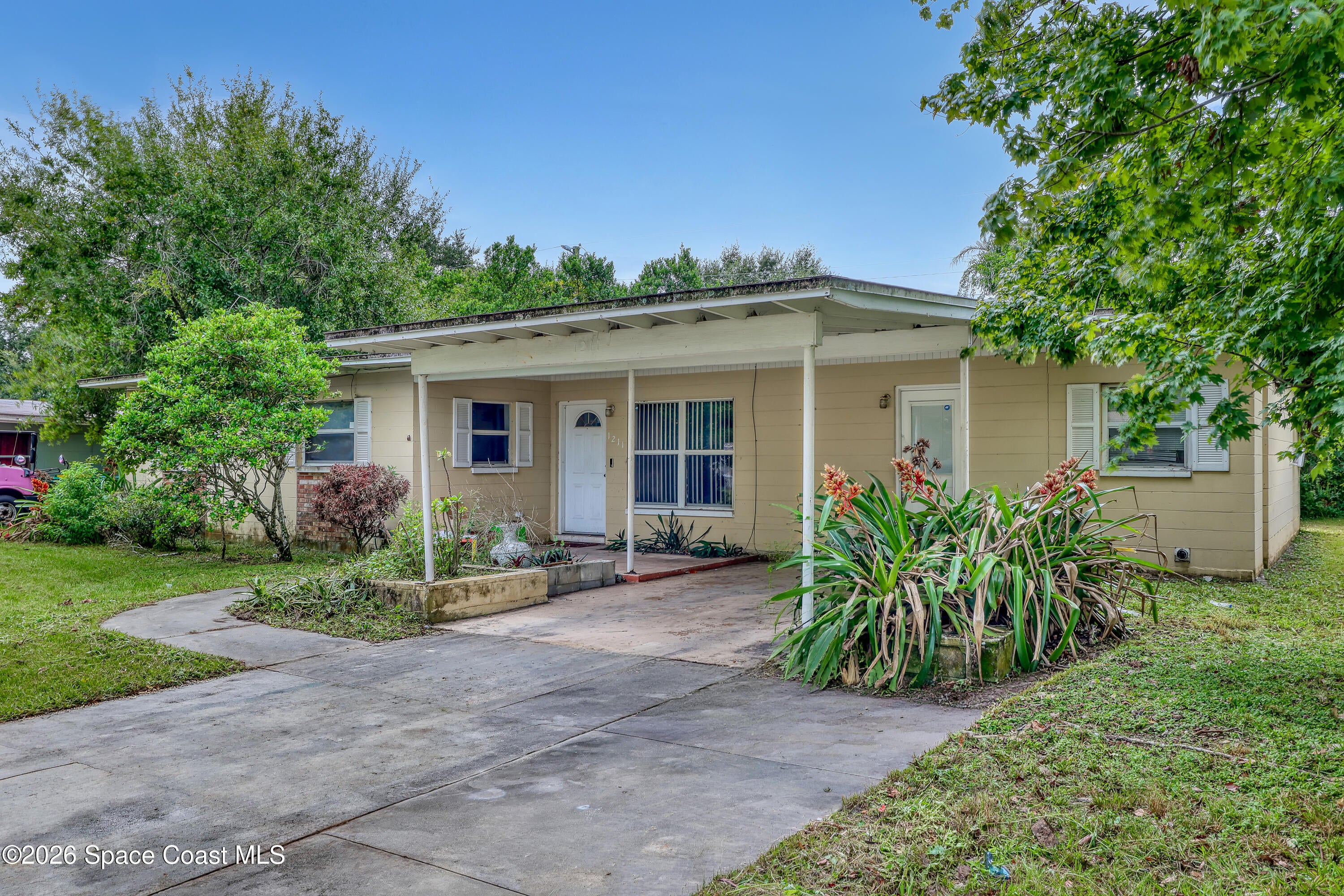 1211 Yale Lane