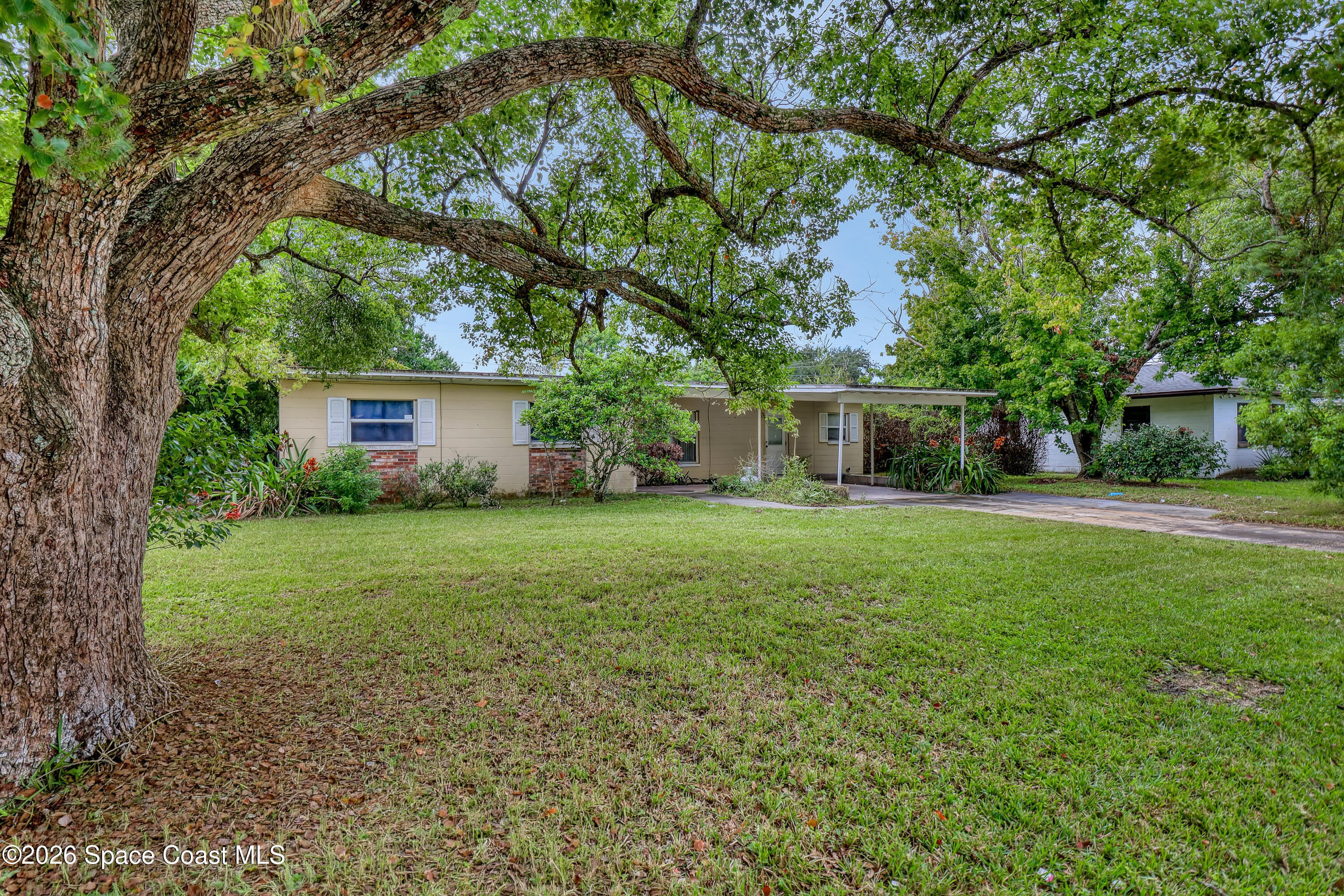 1211 Yale Lane