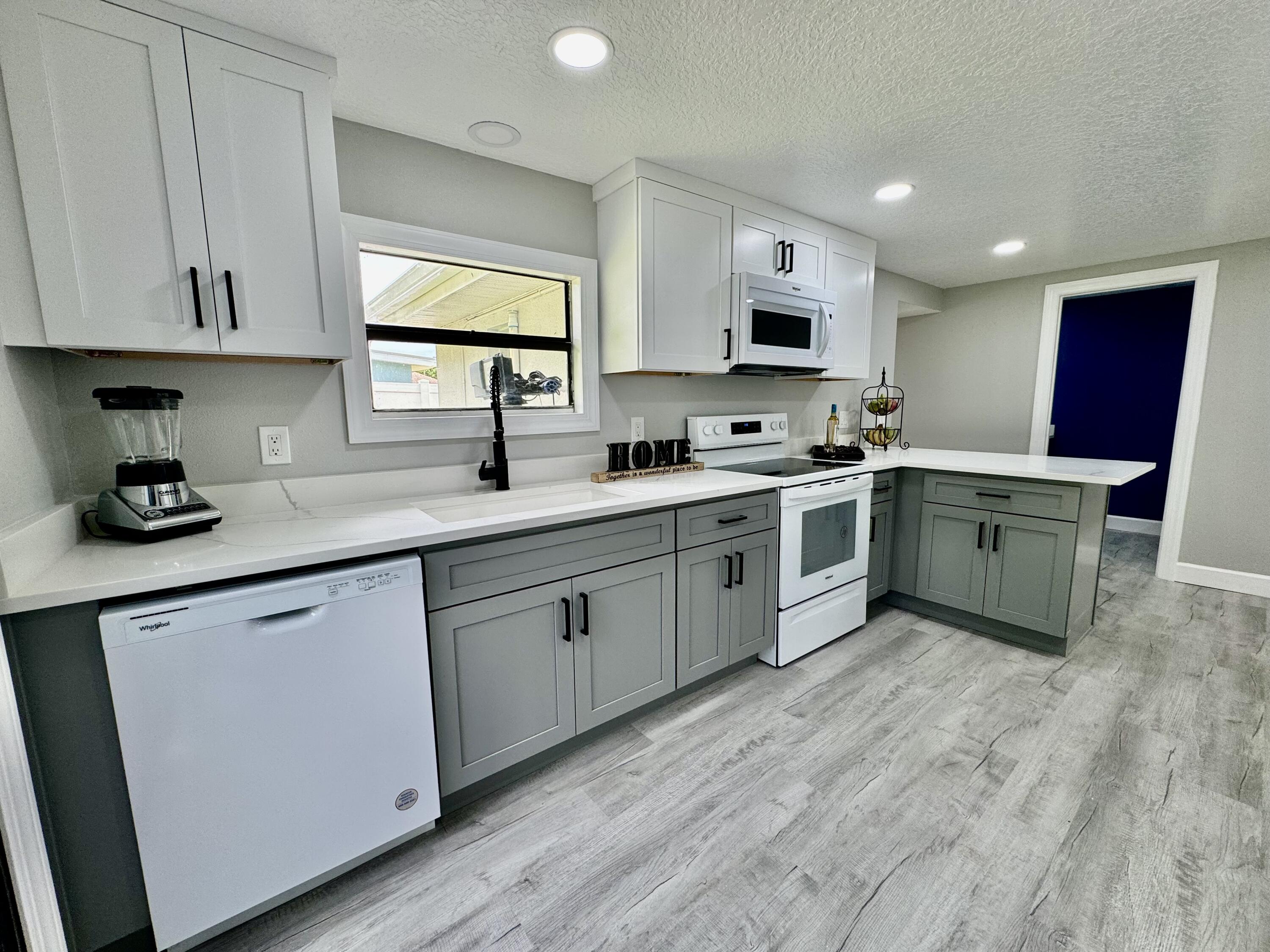 2290 Seminole Boulevard