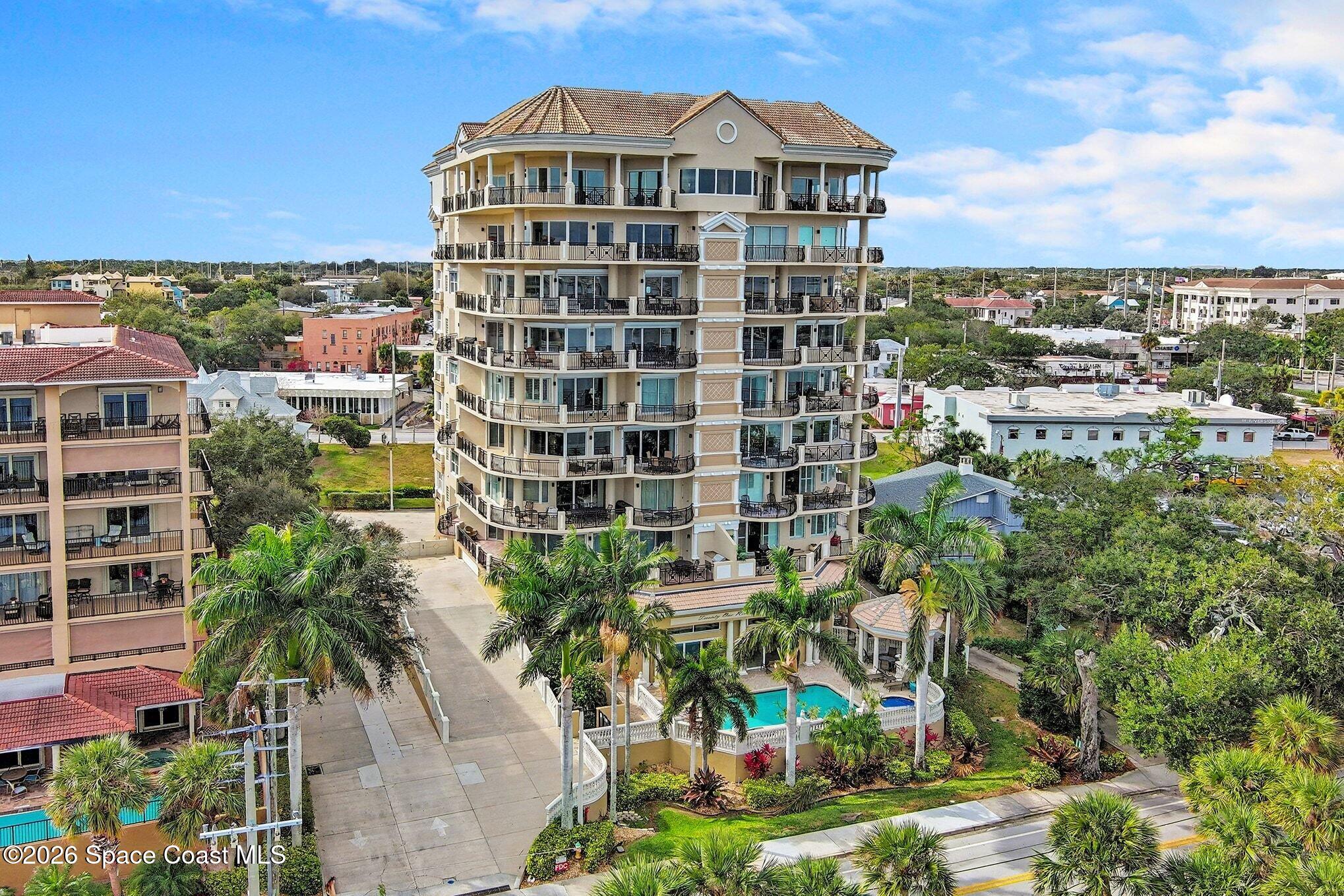 21 Riverside Drive 902