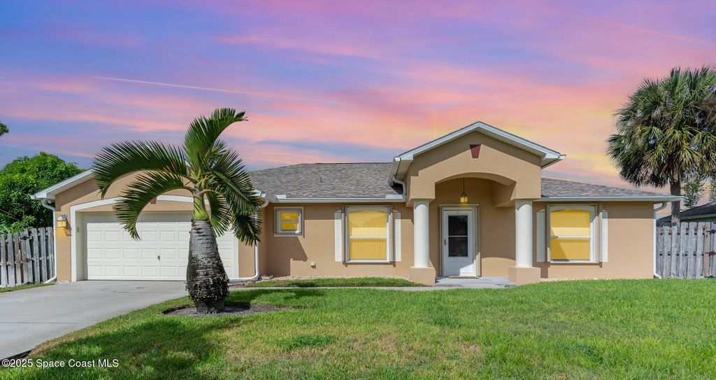 Photo of 812 Gera Avenue NW, Palm Bay, FL 32907 (MLS # 1057434)