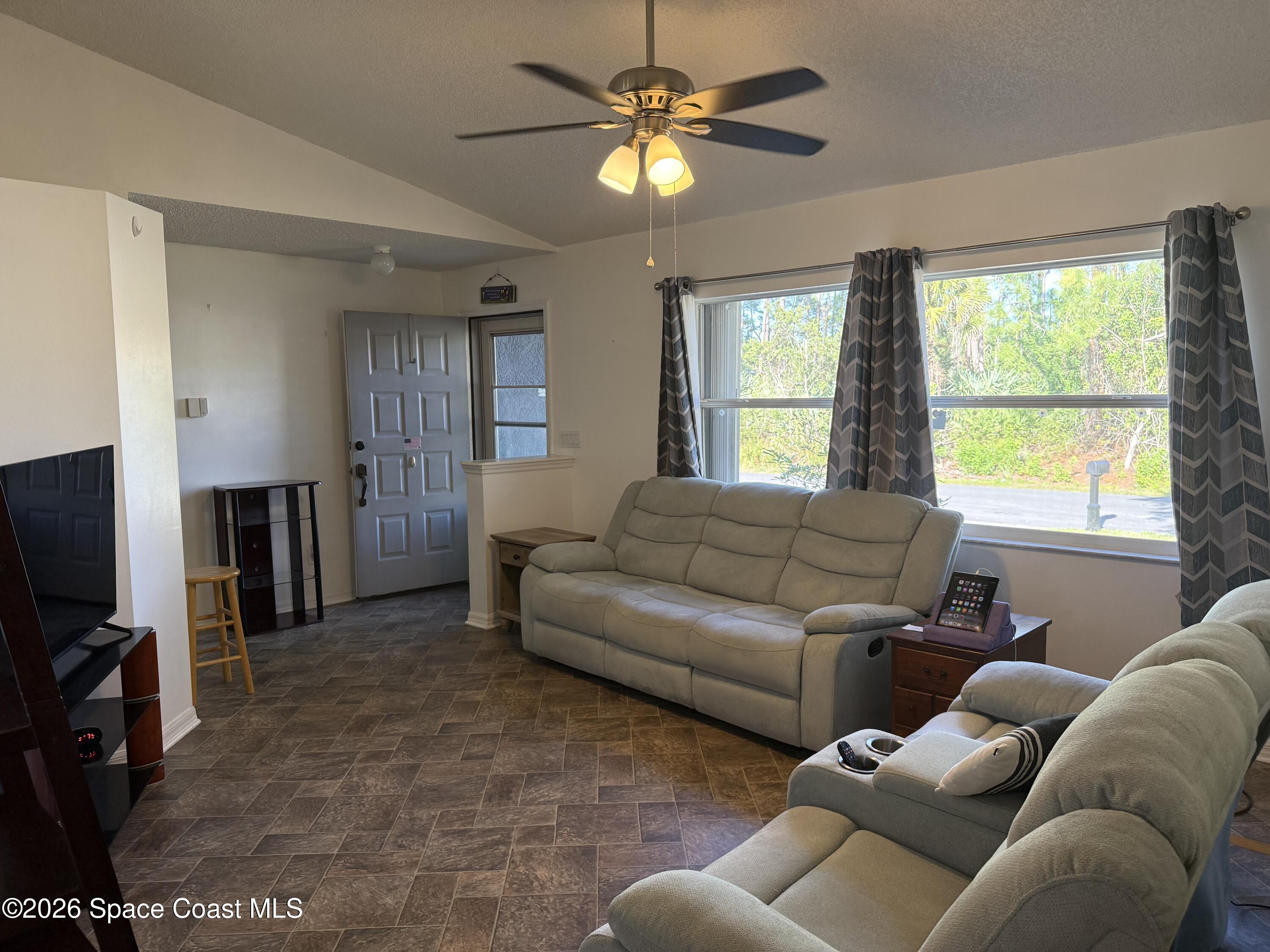 2642 Palomar Avenue SE