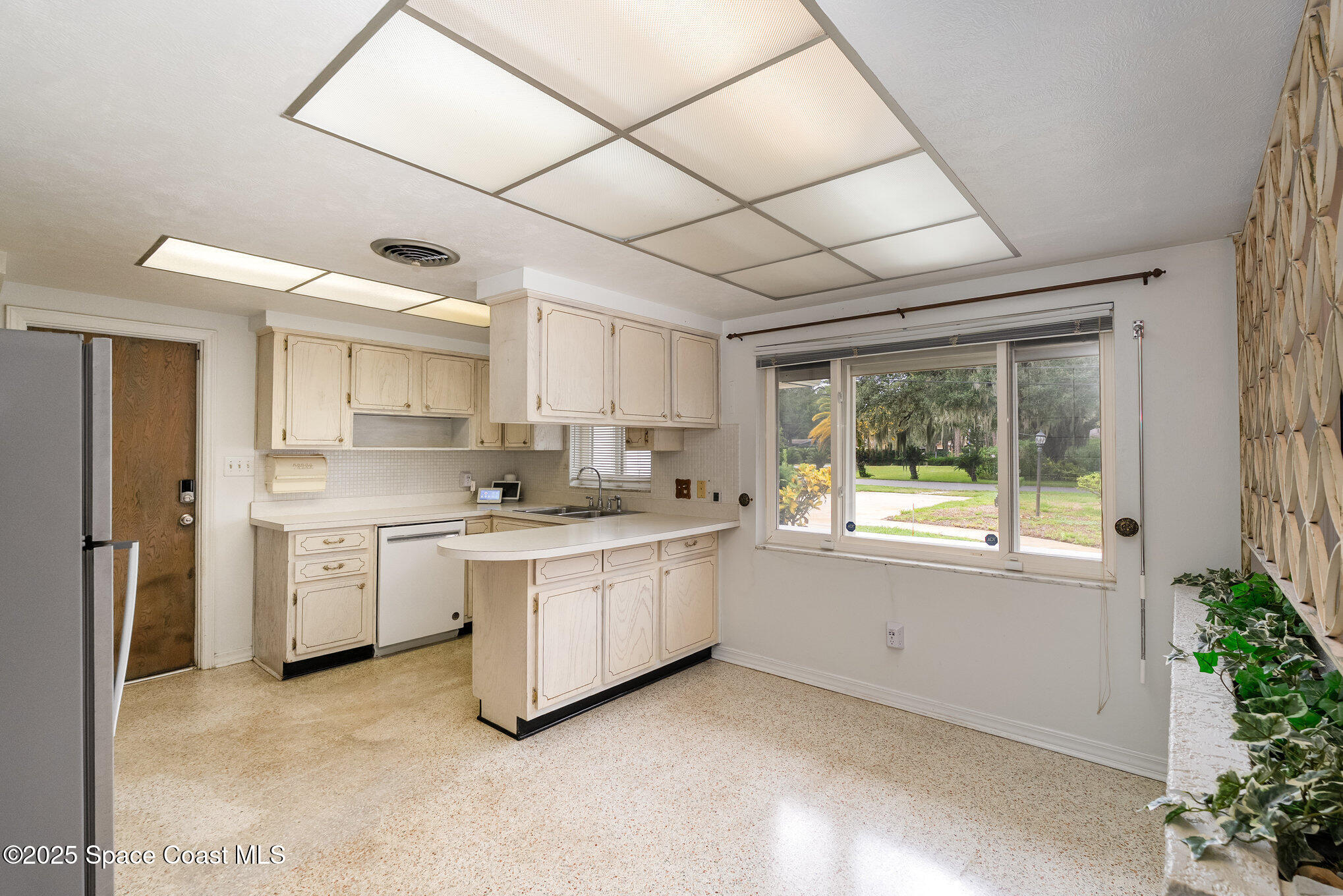 2210 Heron Drive