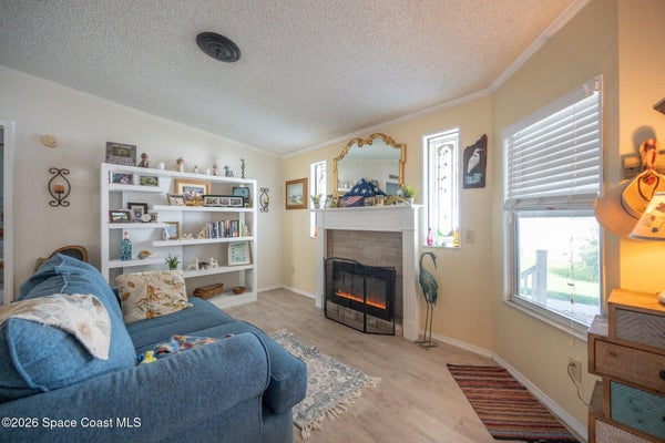604 AMARYLLIS DR, SEBASTIAN, FL 32976 - Image da8a21bf812e3721ee431d66fff8bb92/4238240455