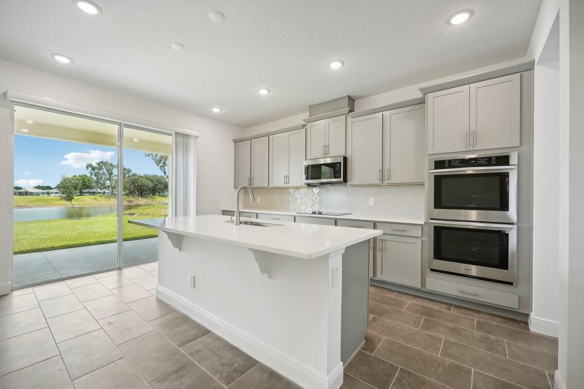 1233 Killian Drive NE